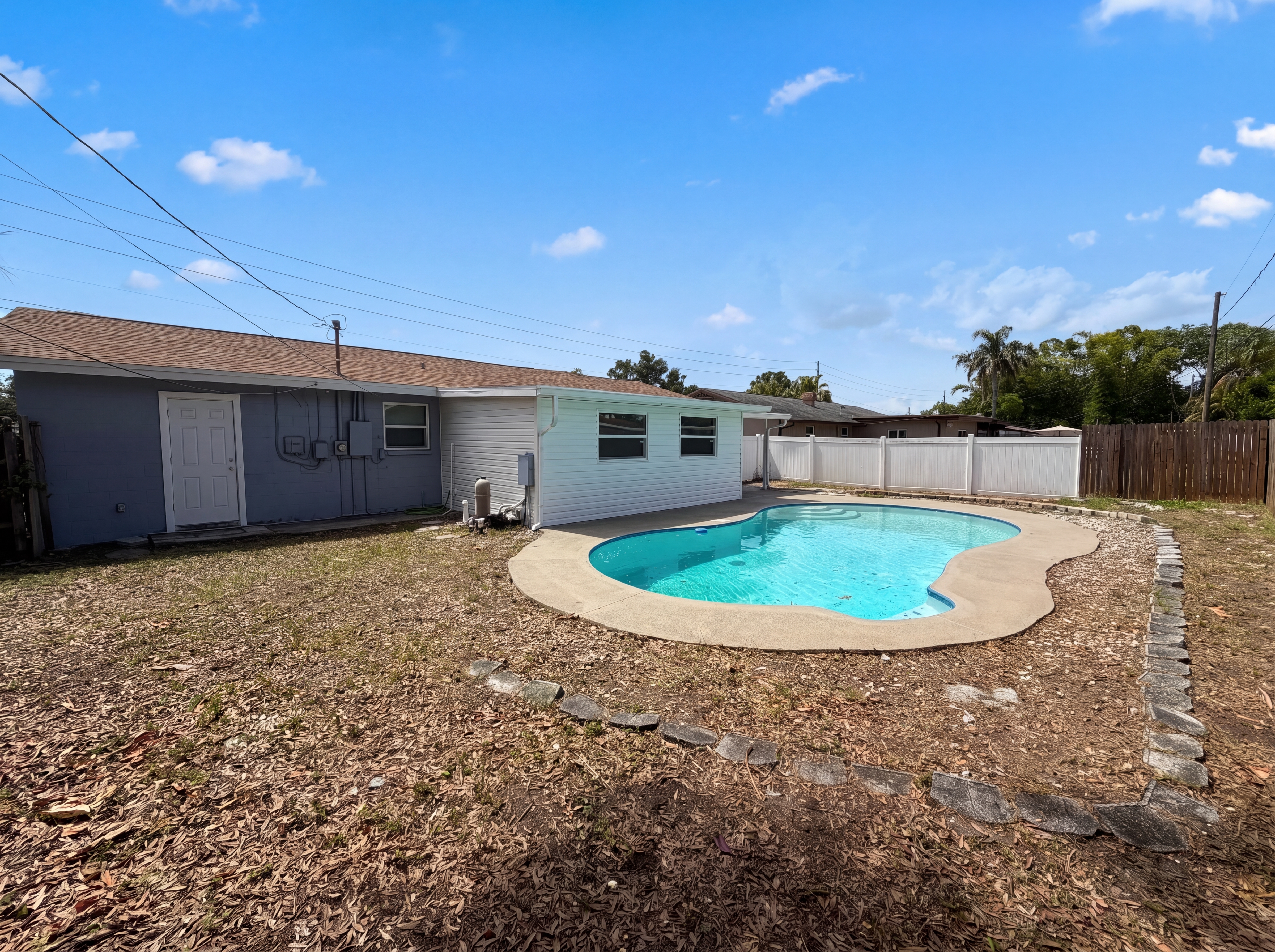 Photo 5 of 25 of 15525 Bedford Cir E, Clearwater, FL