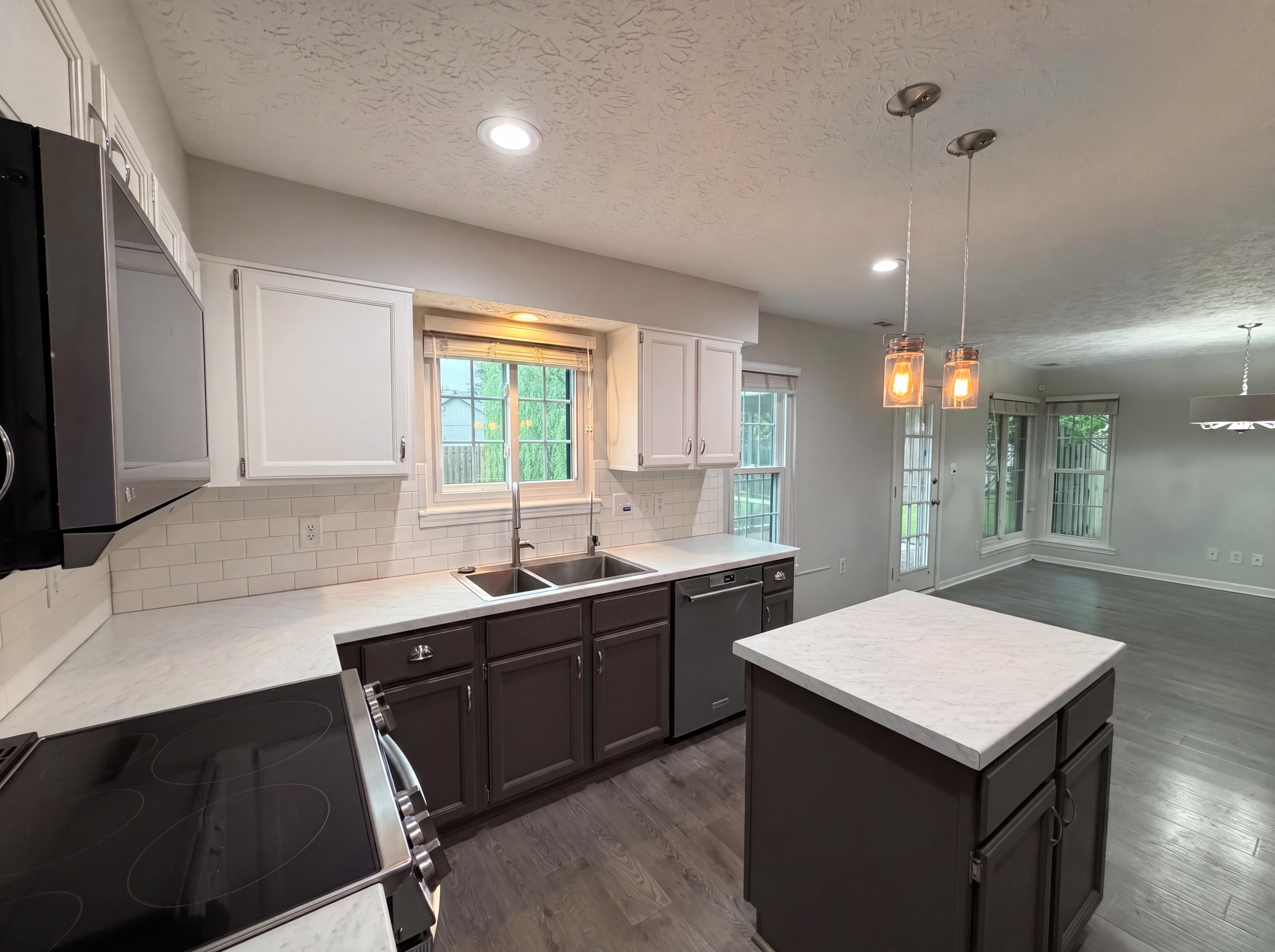 Photo 10 of 21 of 8302 La Habra Ln, Indianapolis, IN