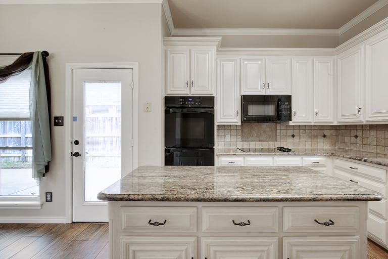 Photo 15 of 26 - 9 Red Oak Ct, Mansfield, TX 76063