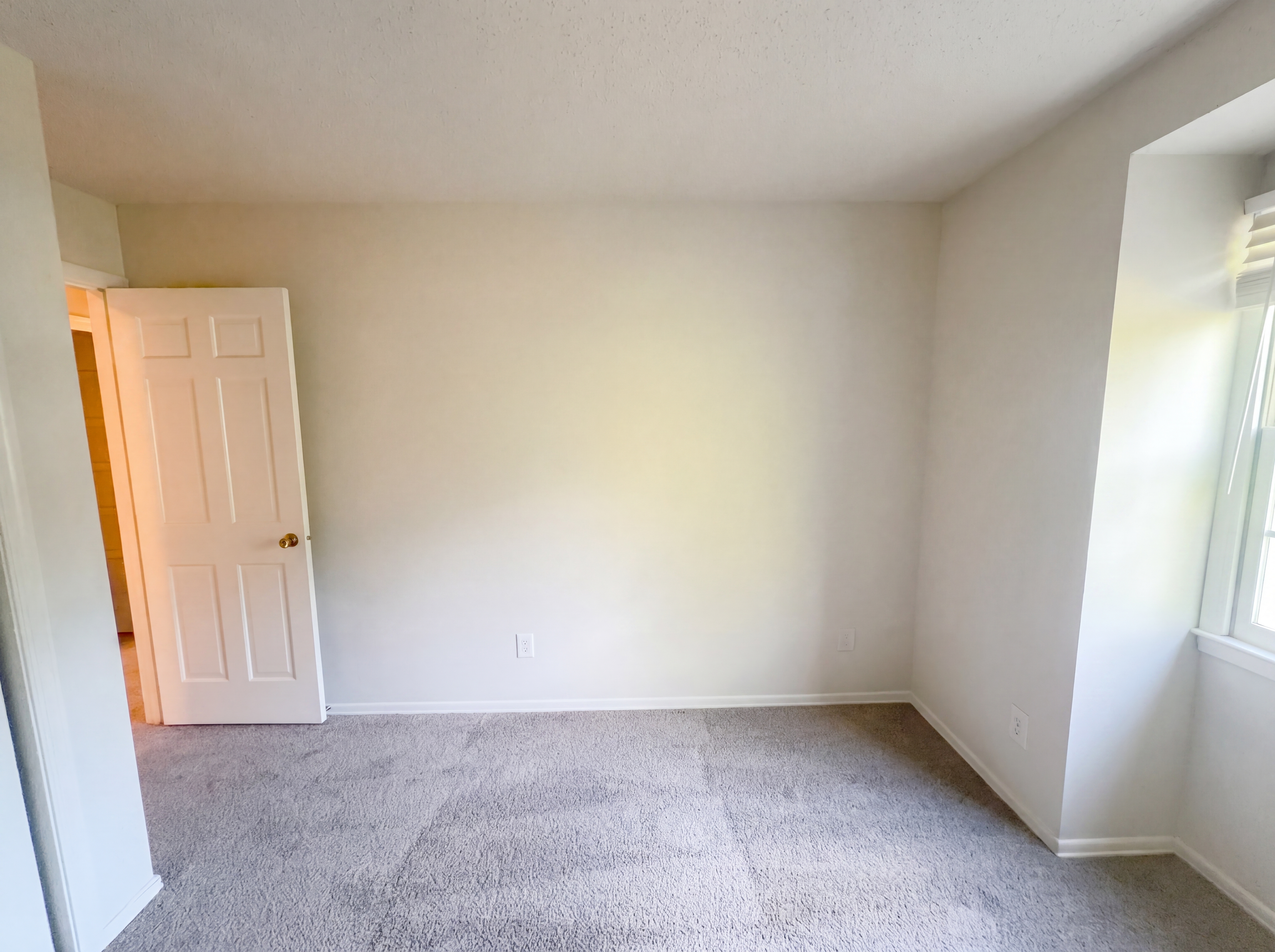 Photo 4 of 21 of 3229 Regents Park Ln, Greensboro, NC