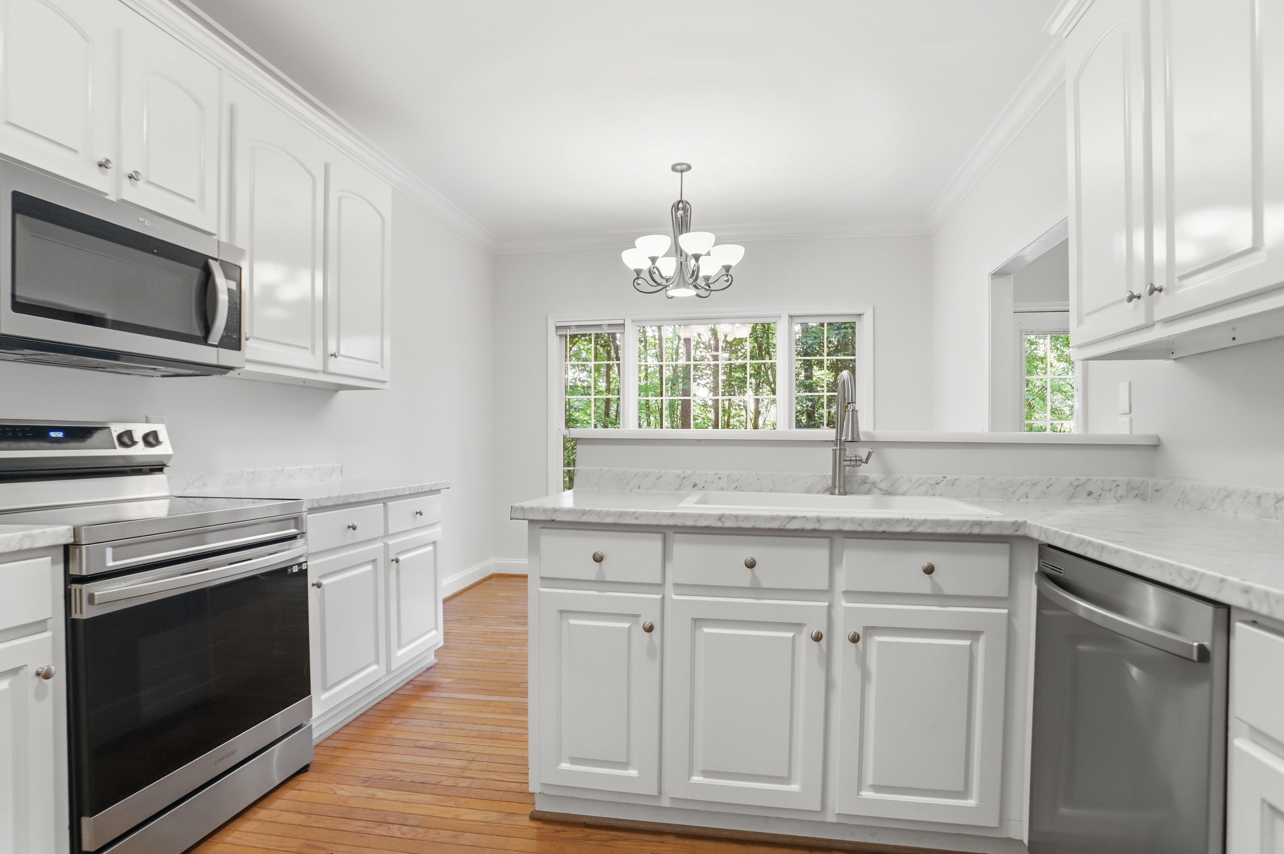 Photo 2 of 34 of 940 Cider Ridge Ct, Clarkesville, GA