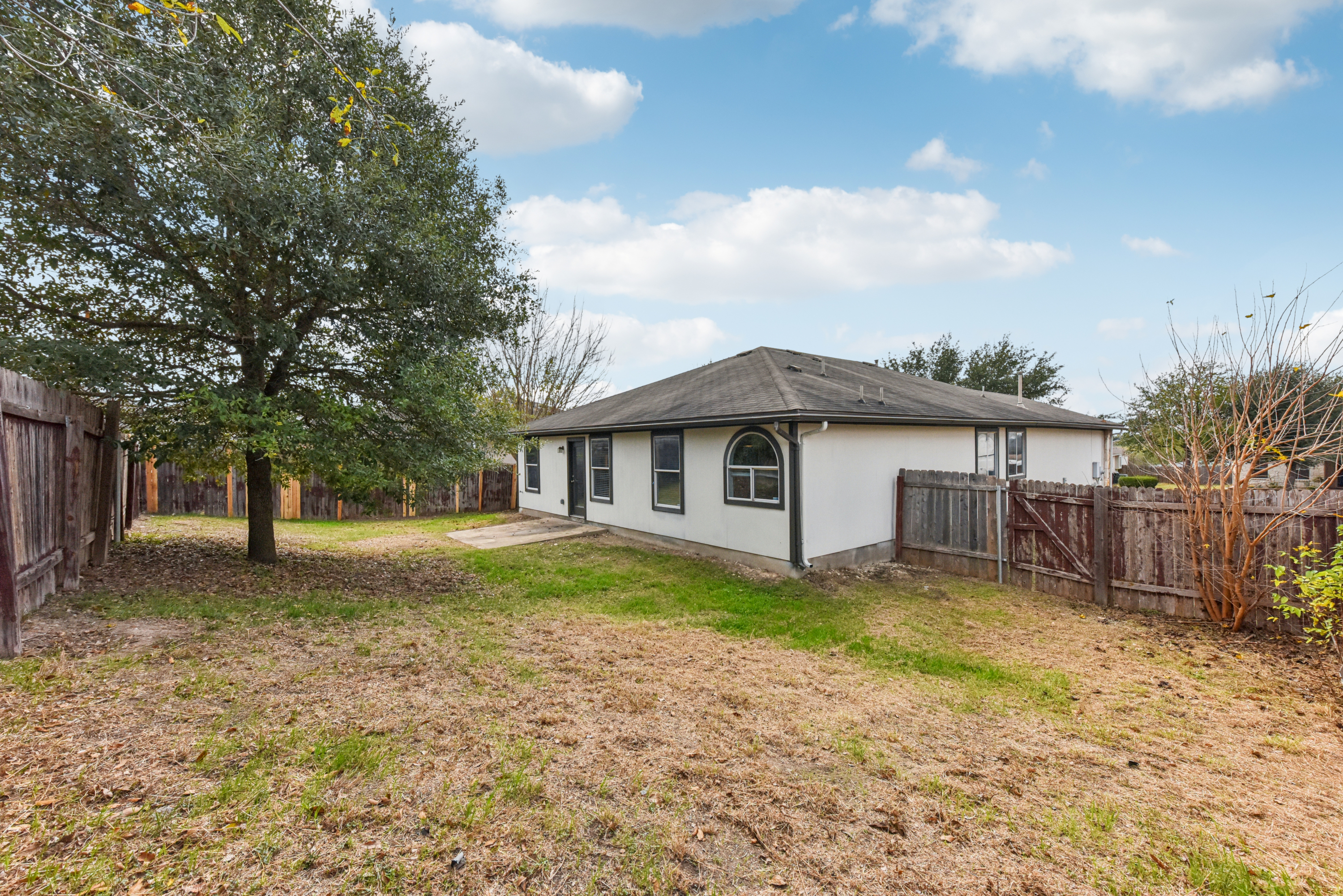 Photo 11 of 37 of 745 Covent Dr, Kyle, TX