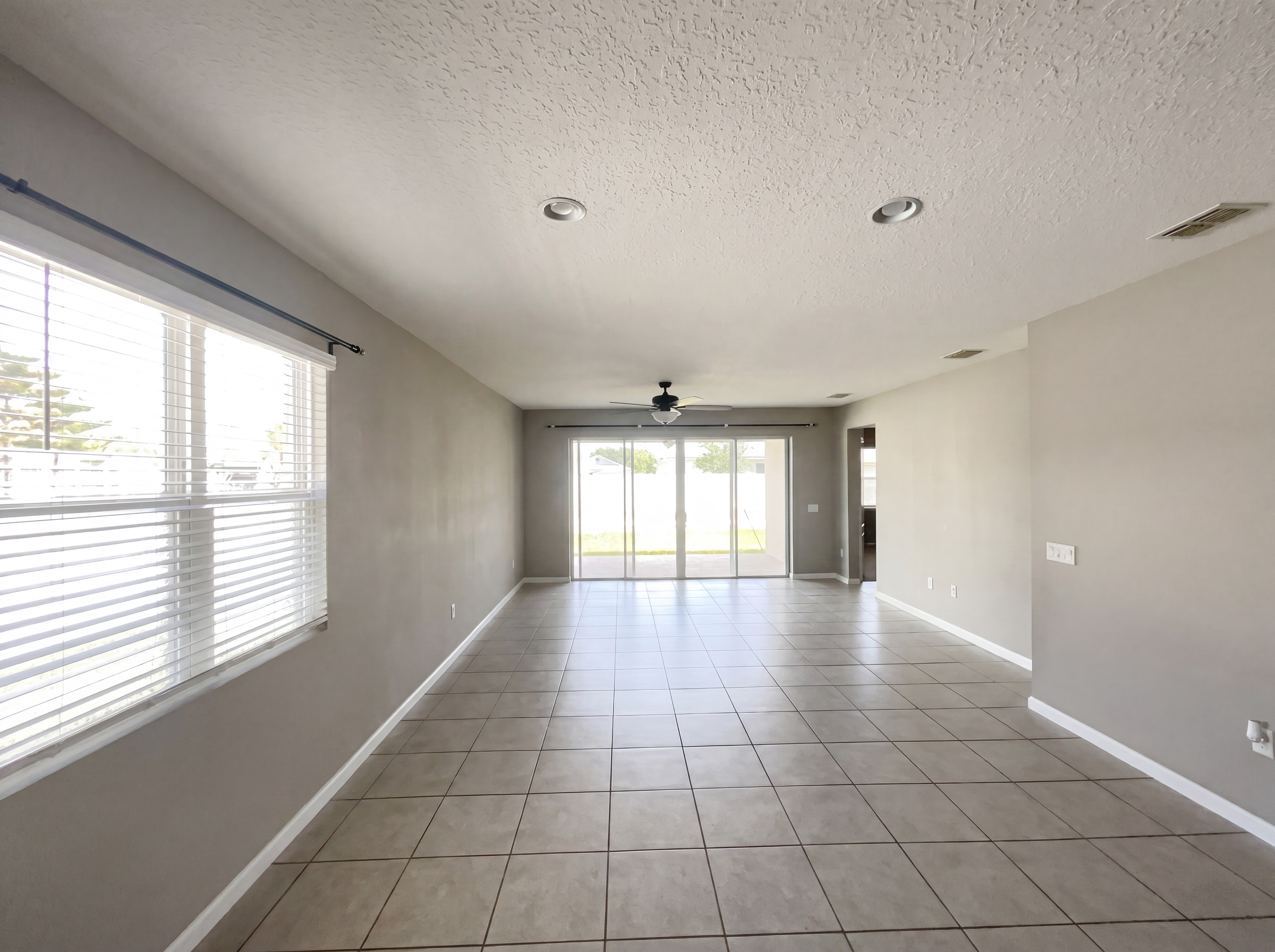 Photo 3 of 29 of 2526 W End Dr, Saint Cloud, FL