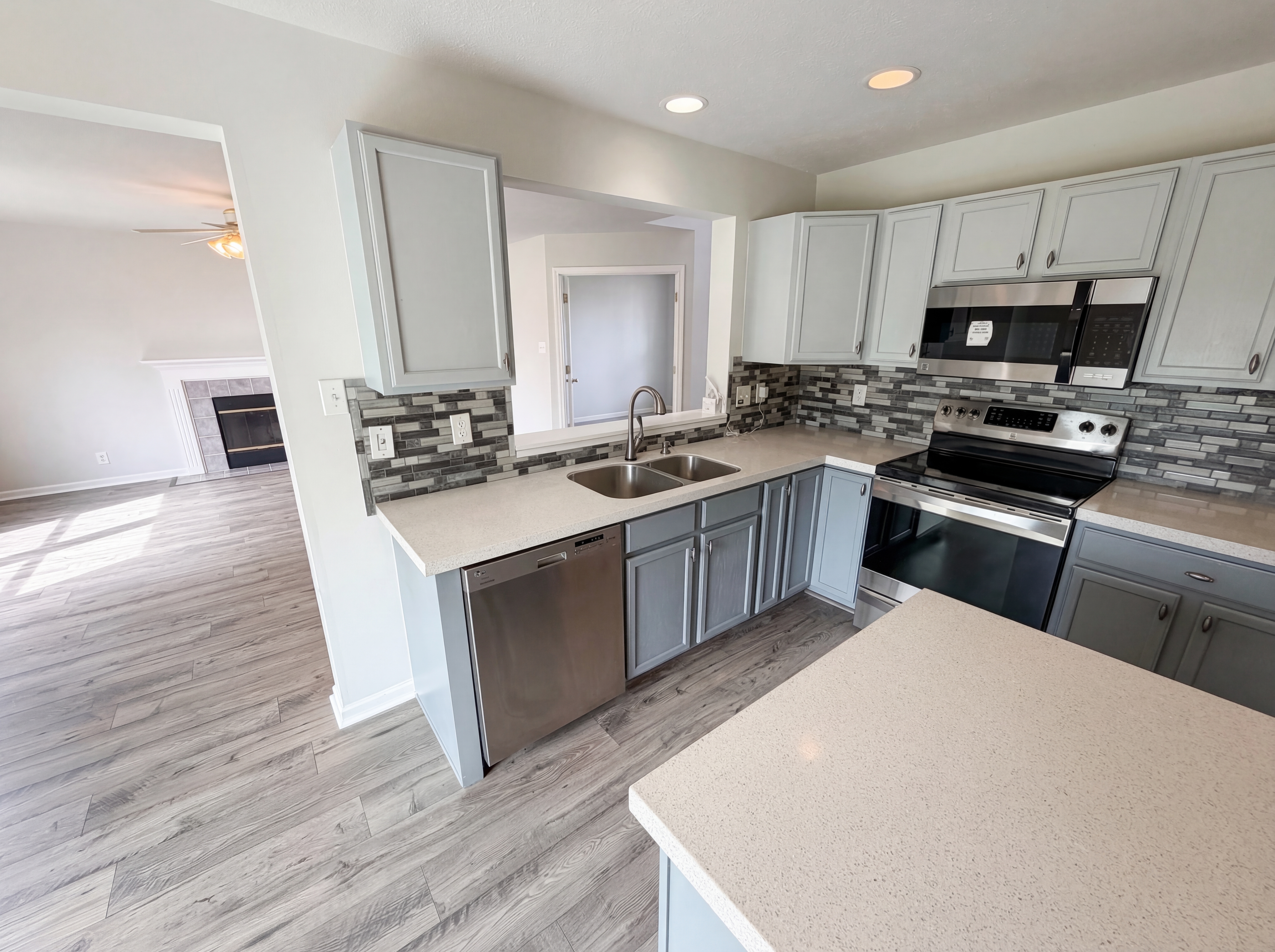 Photo 7 of 31 of 7910 Arvada Pl, Indianapolis, IN