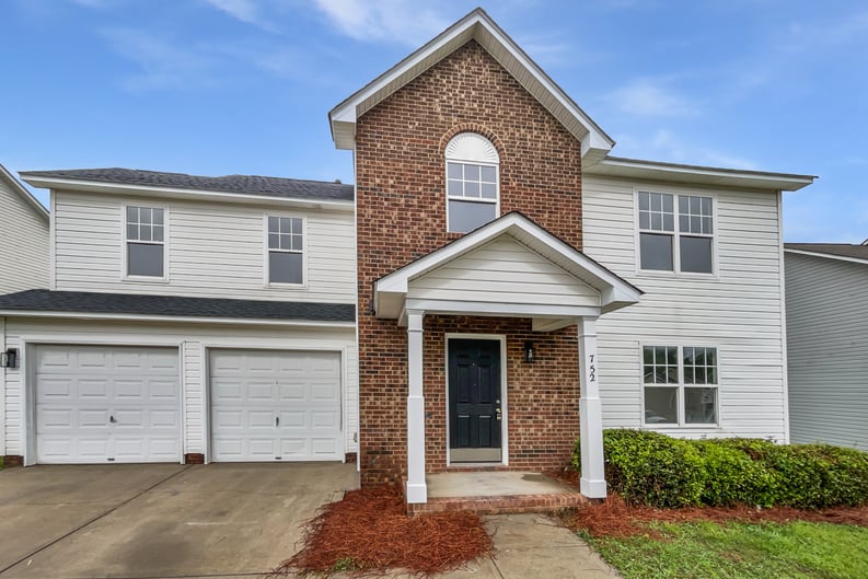 Property photo 1 of 752 Raindrops Rd