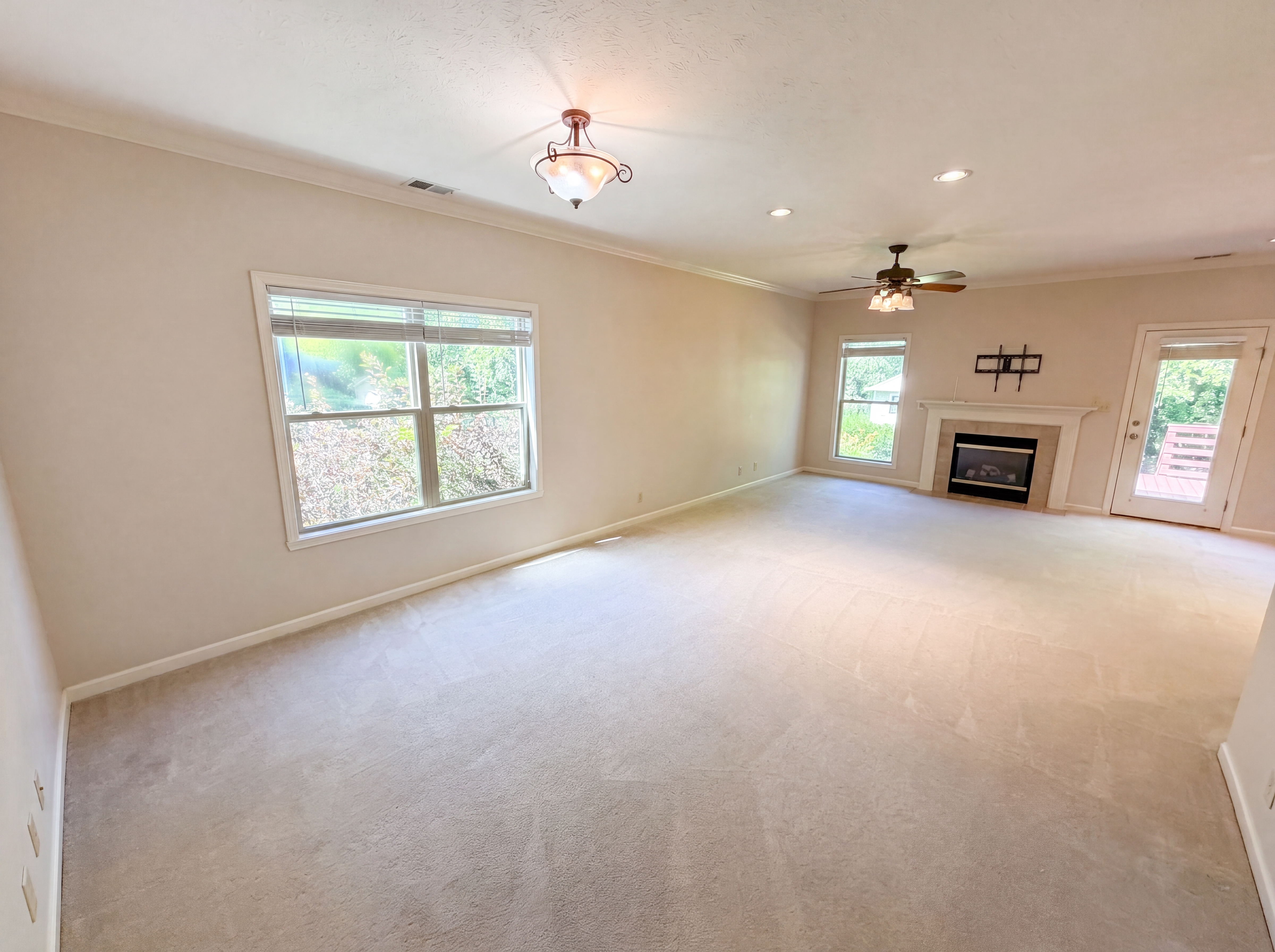 Photo 3 of 23 of 7954 Arvada Pl, Indianapolis, IN