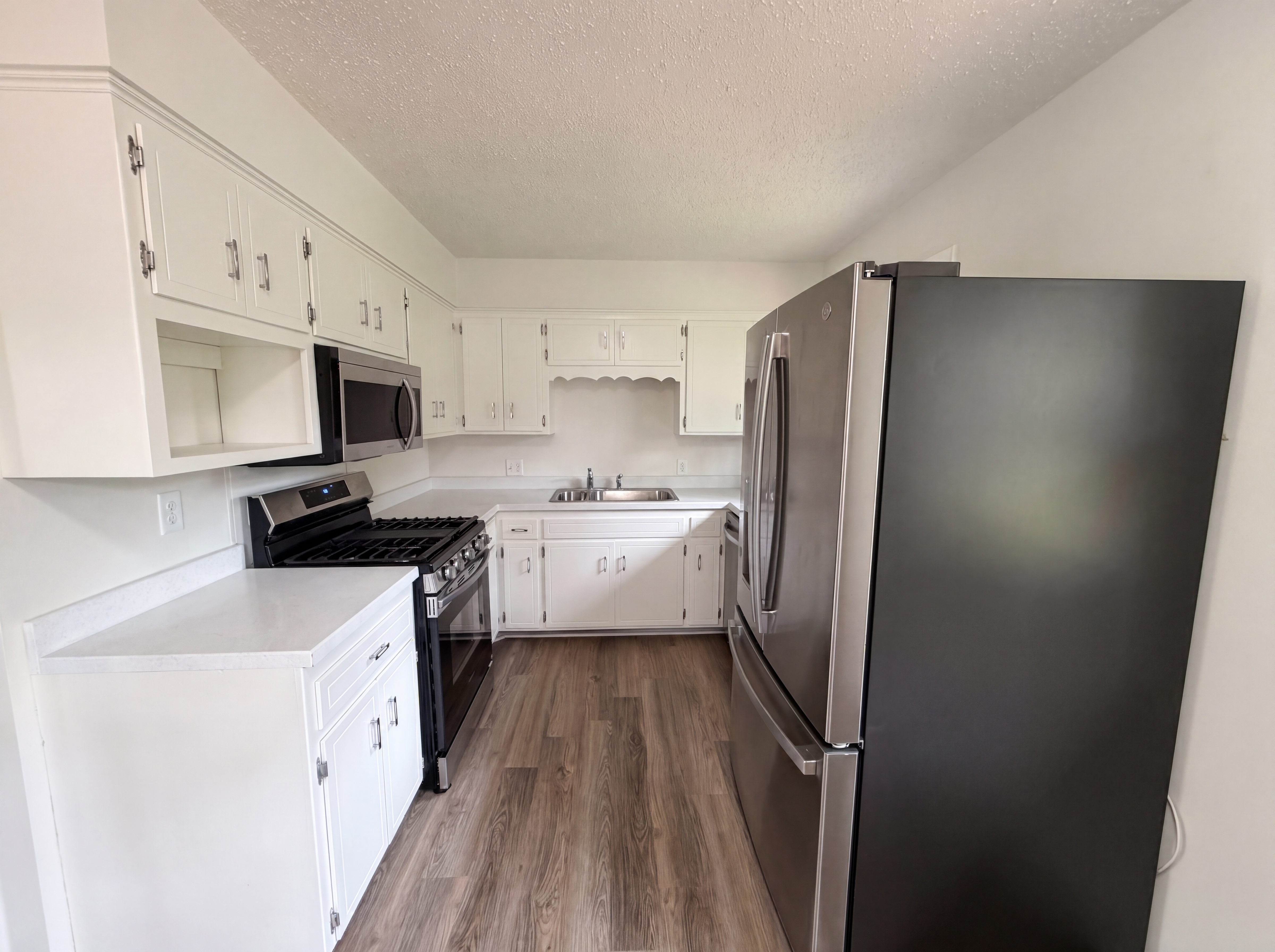Photo 17 of 27 of 8615 Virginia Cir N, St. Louis Park, MN