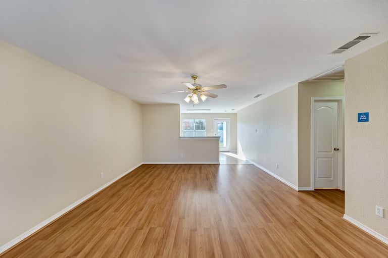 Photo 9 of 22 - 2648 Bishop Allen Ln, Dallas, TX 75237