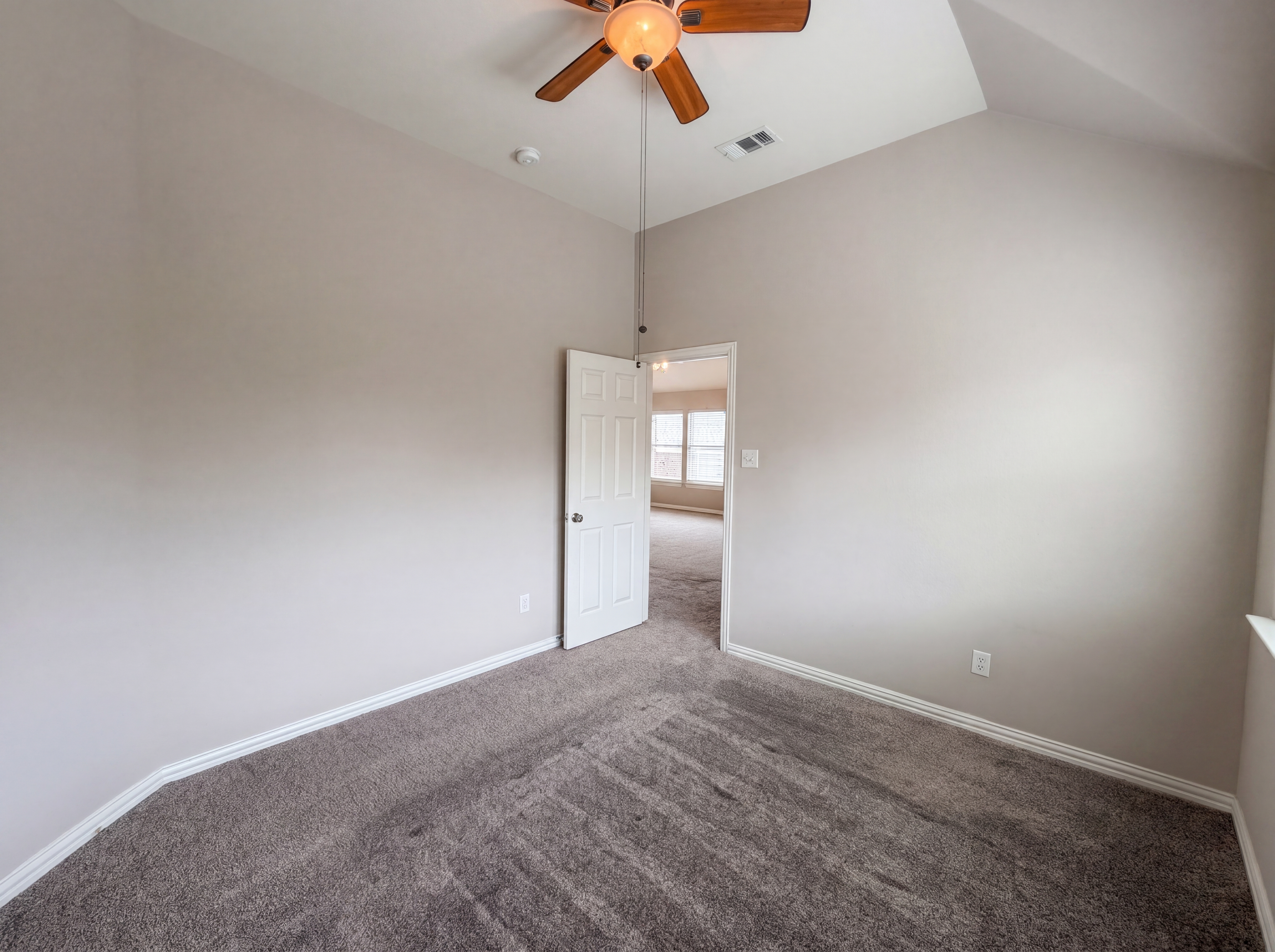 Photo 23 of 32 of 10330 Sandbar Dr, Irving, TX