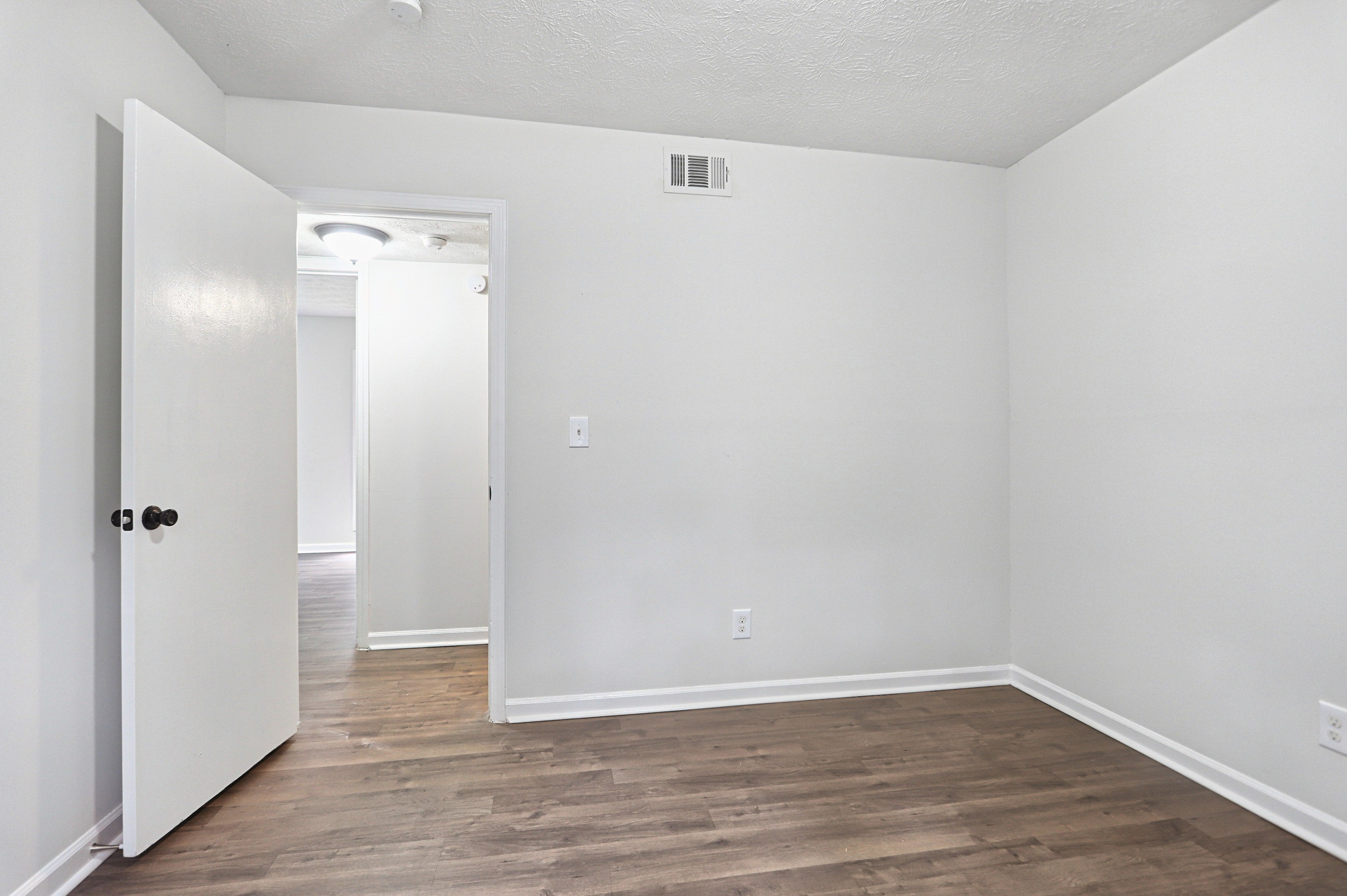 Photo 18 of 31 of 6379 Leverett Dr, Lithonia, GA