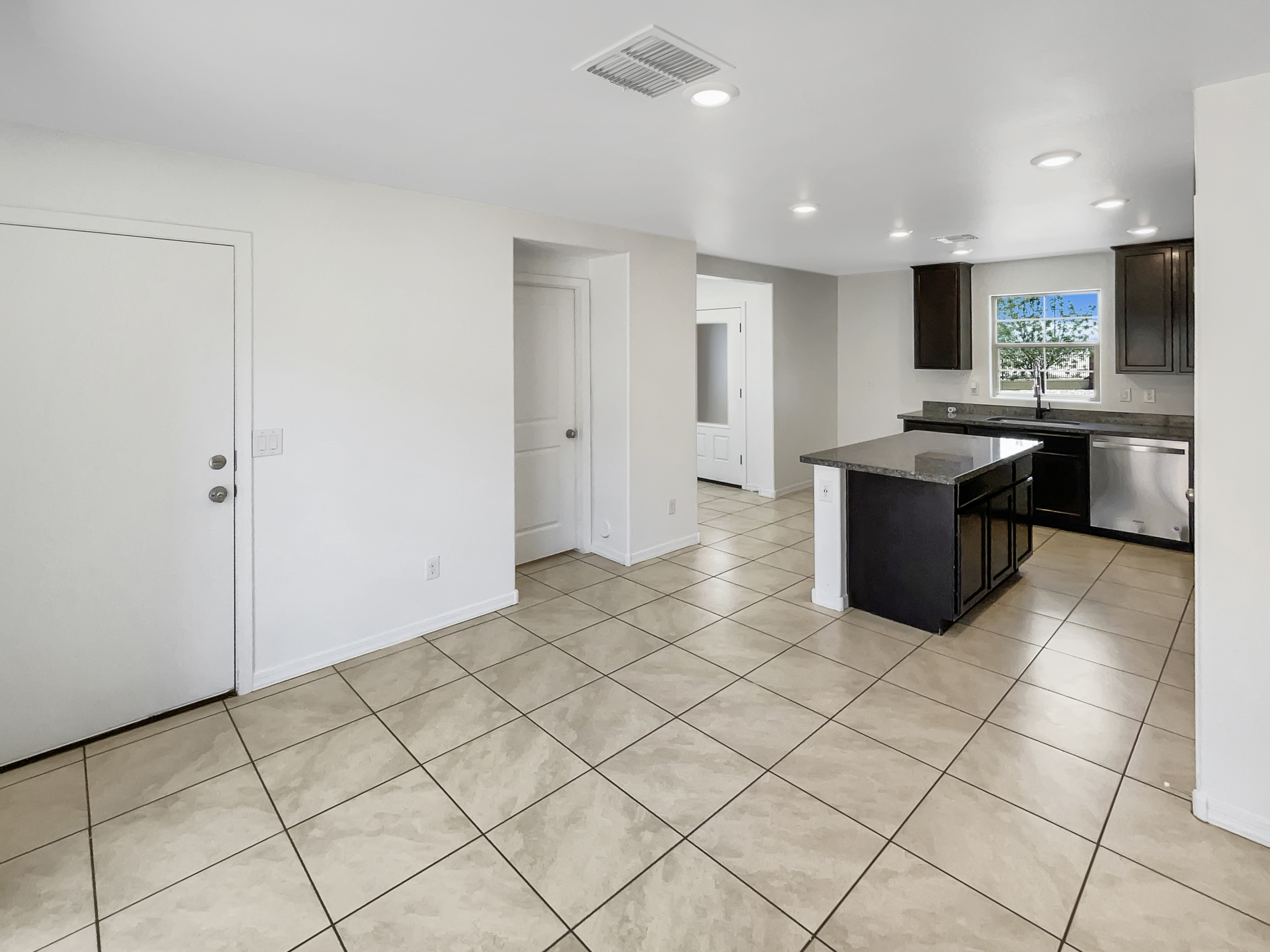 Photo 11 of 25 of 8218 W Illini St, Phoenix, AZ