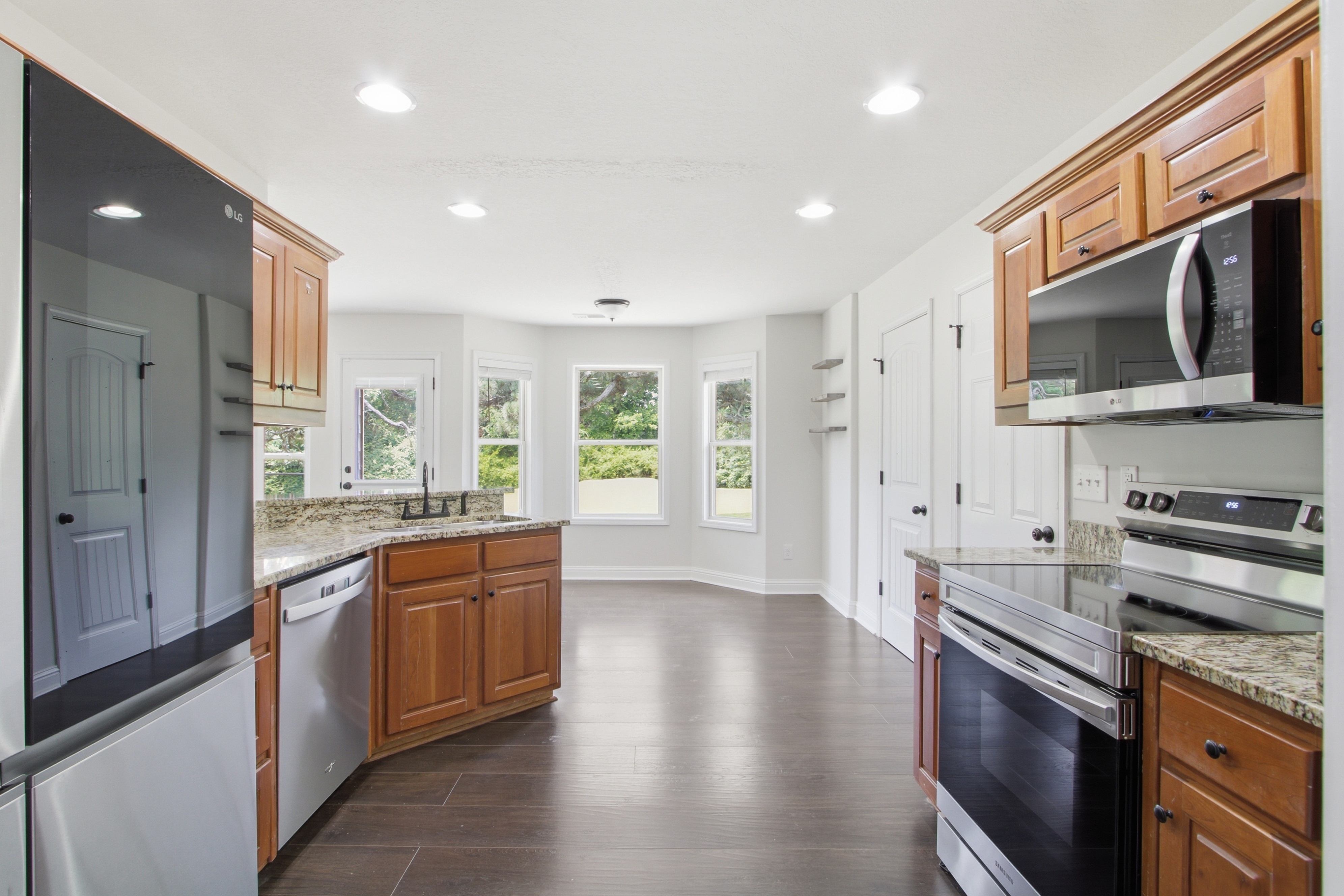 Photo 2 of 42 of 454 Woodbriar Dr, Jefferson, GA