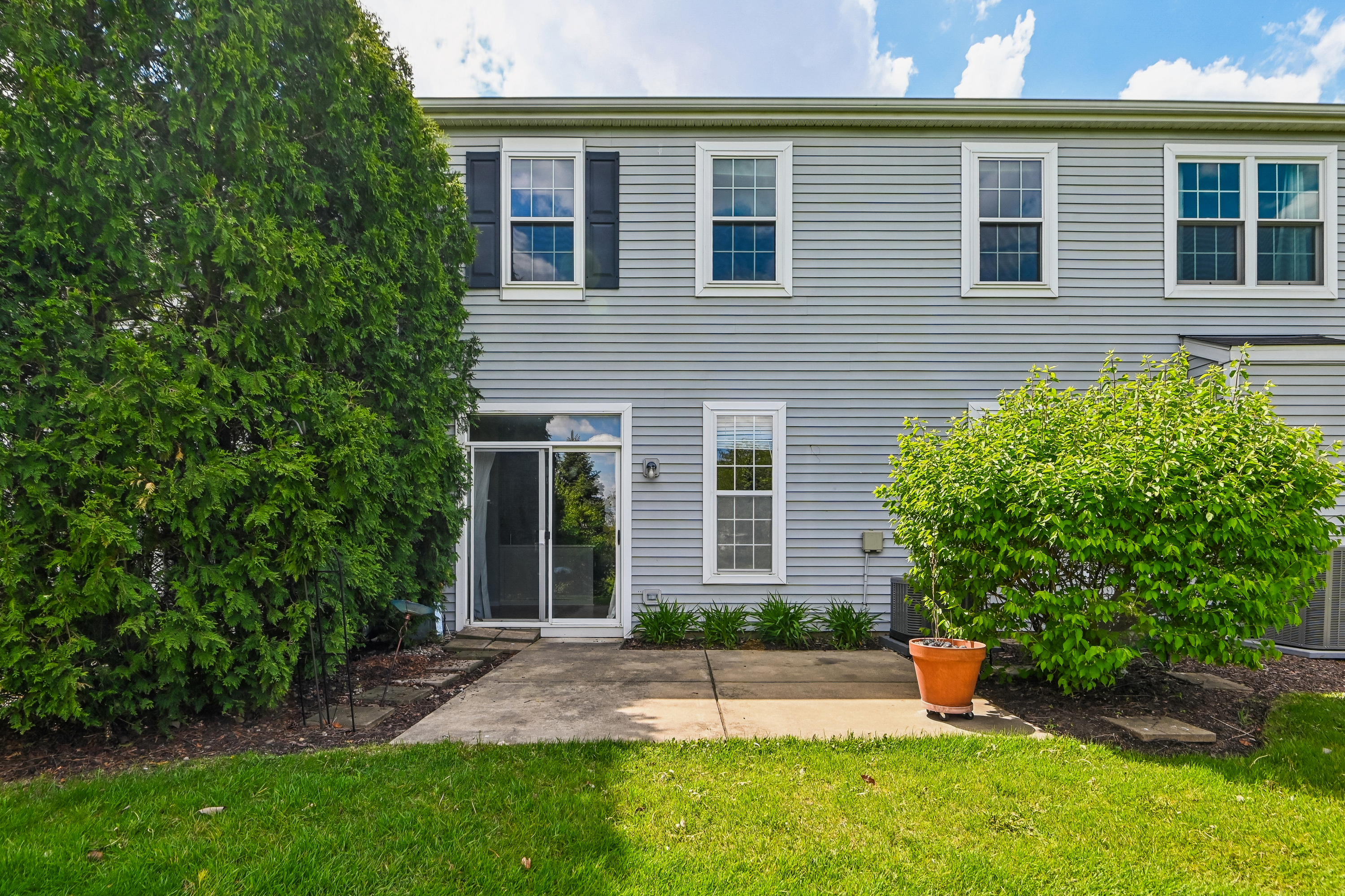 Photo 5 of 33 of 1212 Courtland Cir, Plainfield, IL