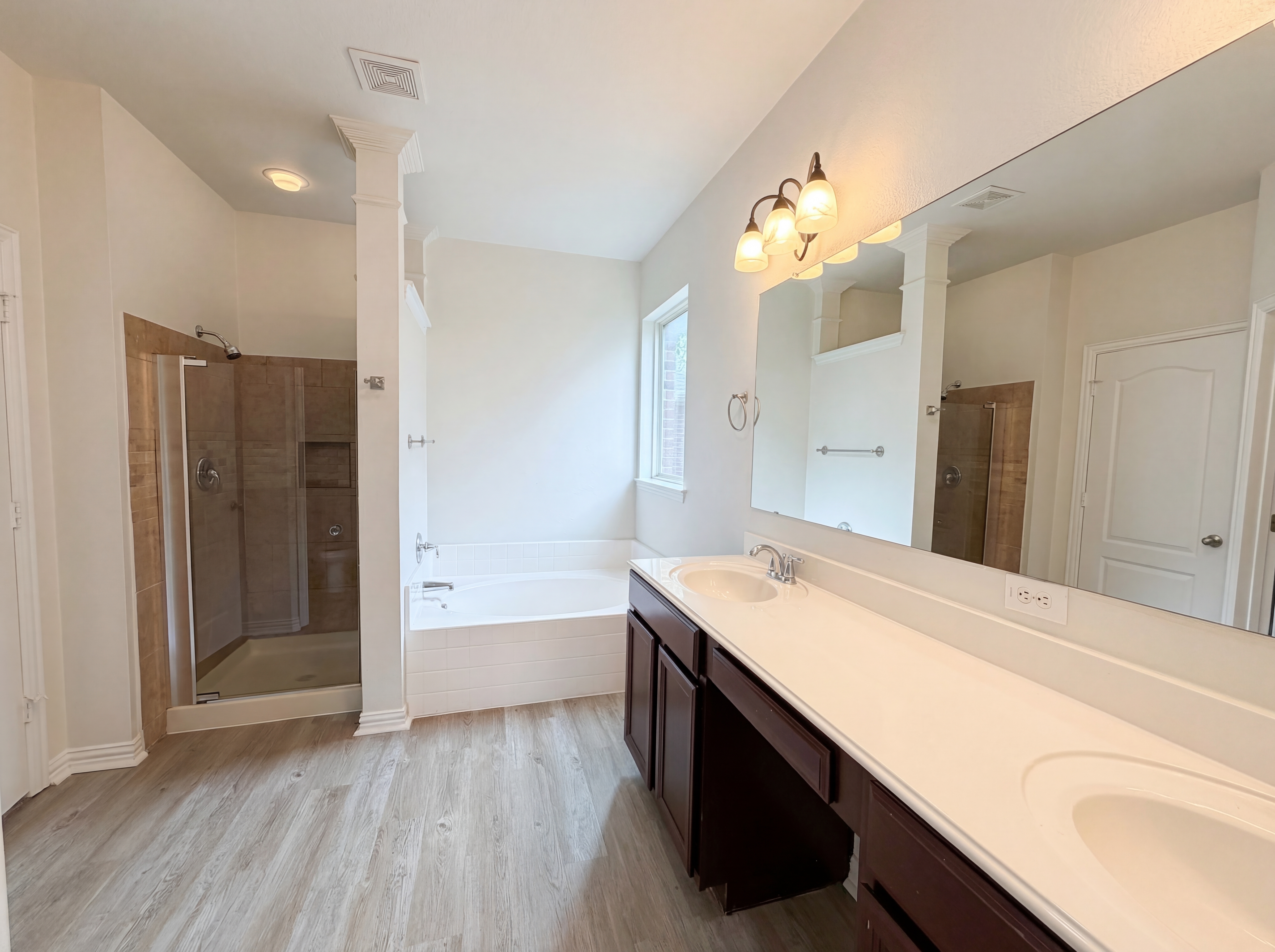 Photo 18 of 27 of 895 Honey Locust Dr, Fate, TX