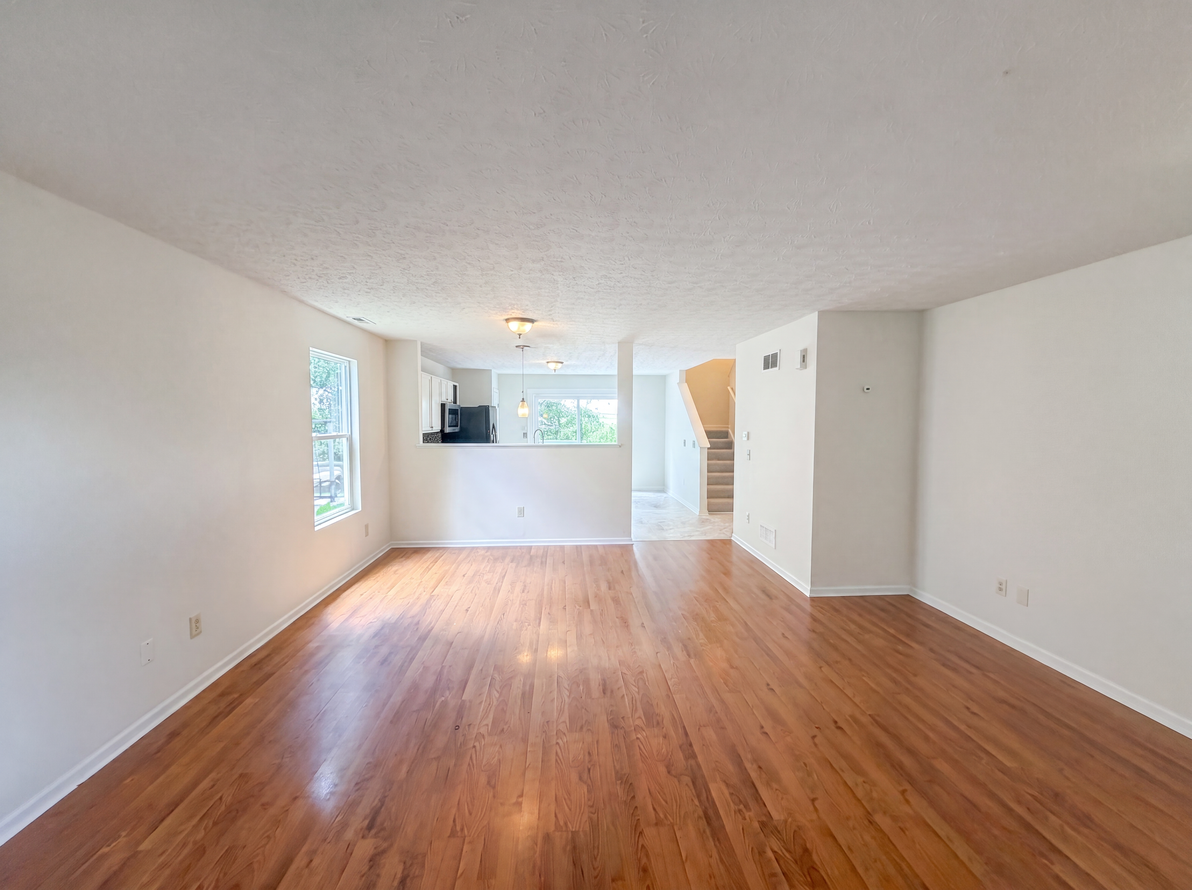 Photo 10 of 29 of 4625 Kenross Dr, Columbus, OH