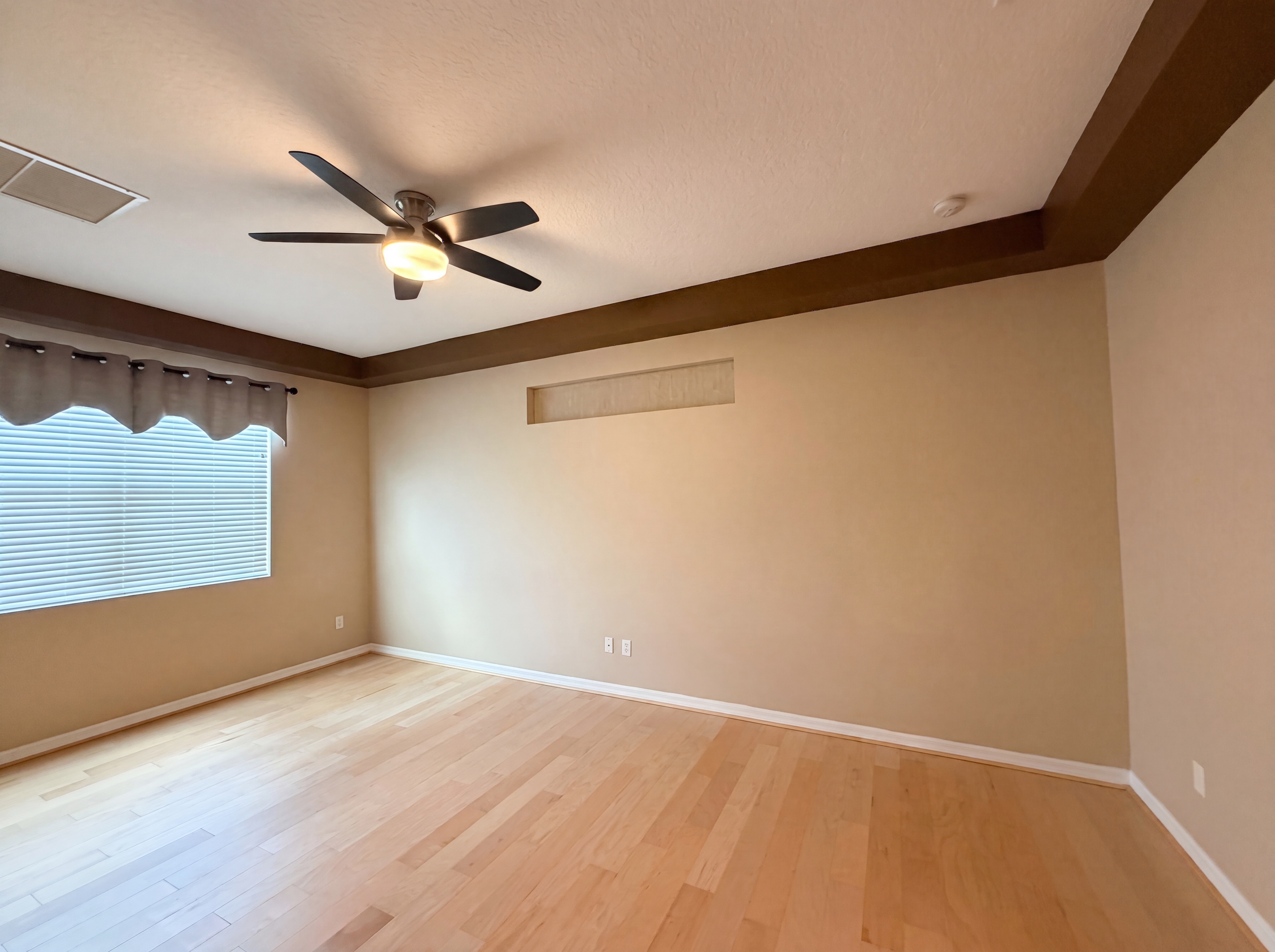 Photo 12 of 27 of 5605 Windsong Oak Dr, Leesburg, FL