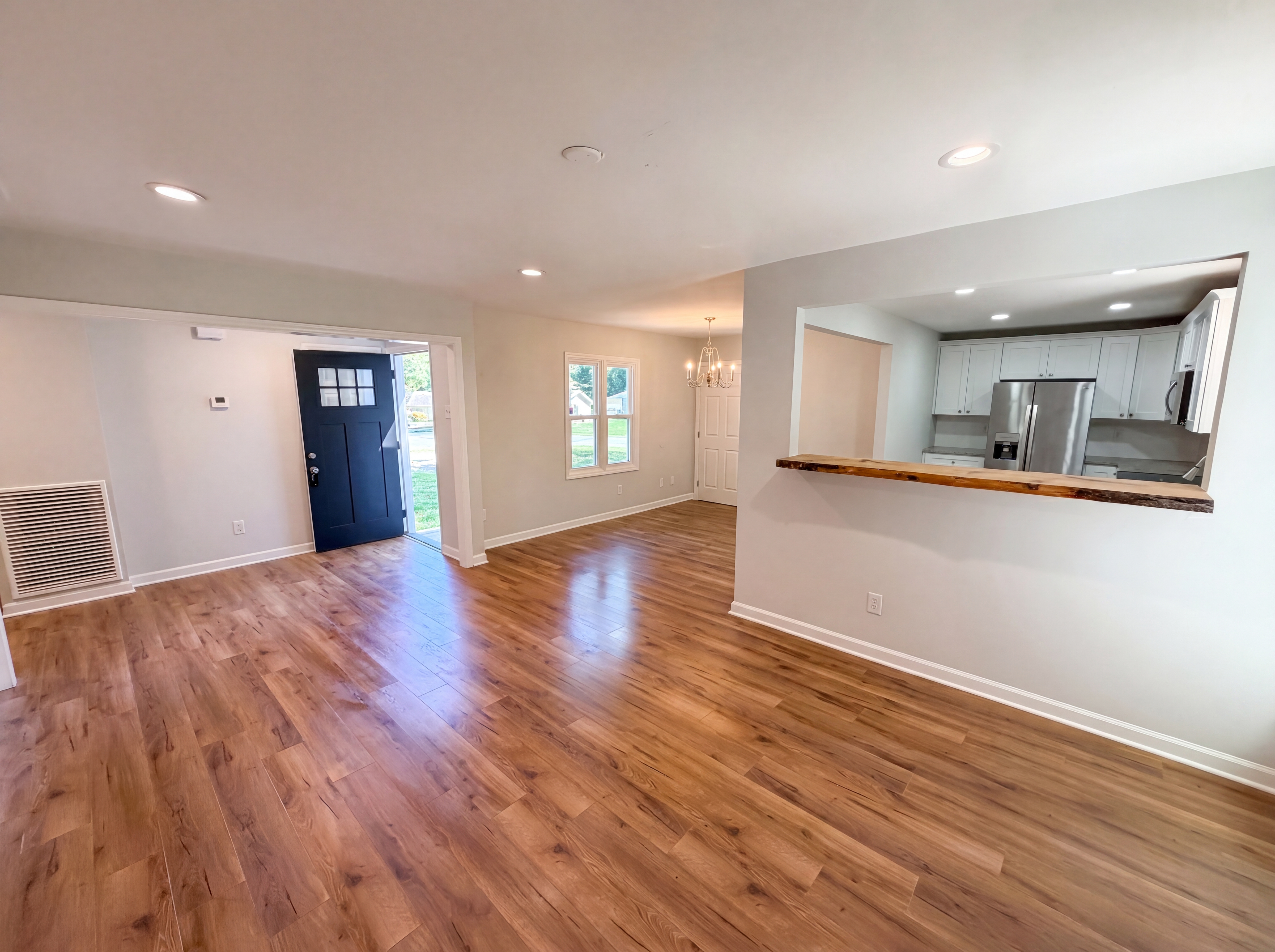 Photo 11 of 24 of 4554 Strangford Ave, Charlotte, NC