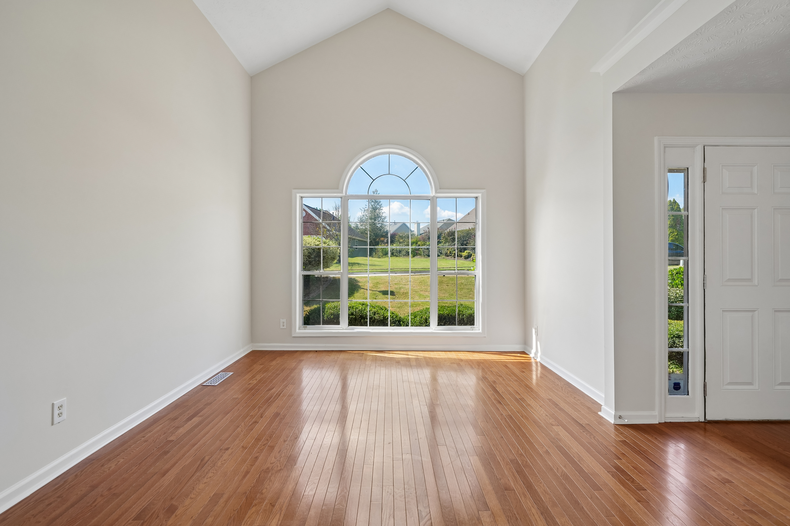 Photo 12 of 37 of 3493 Dunbar Ln, Suwanee, GA
