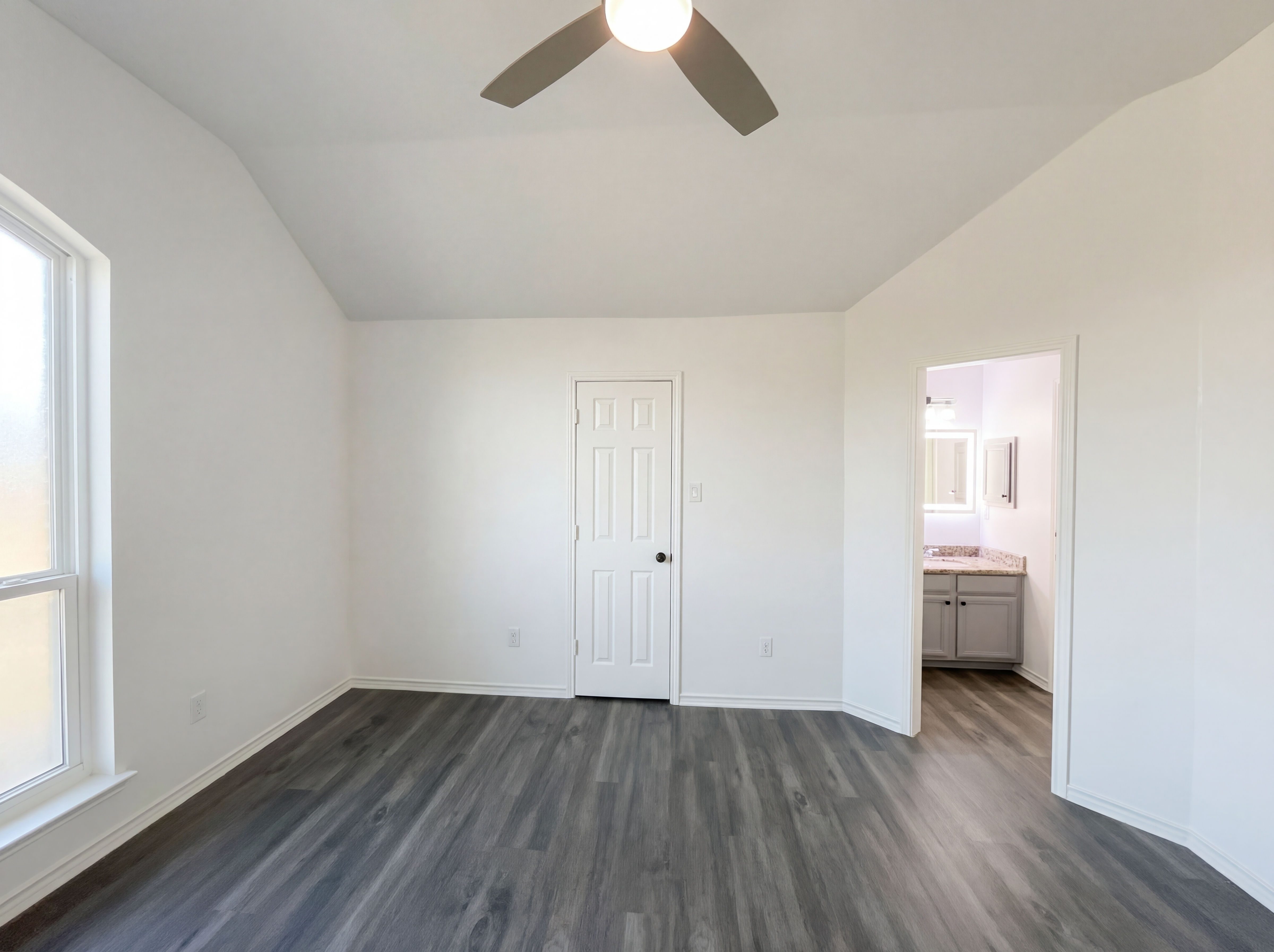 Photo 12 of 24 of 2406 Manchester Dr, Carrollton, TX