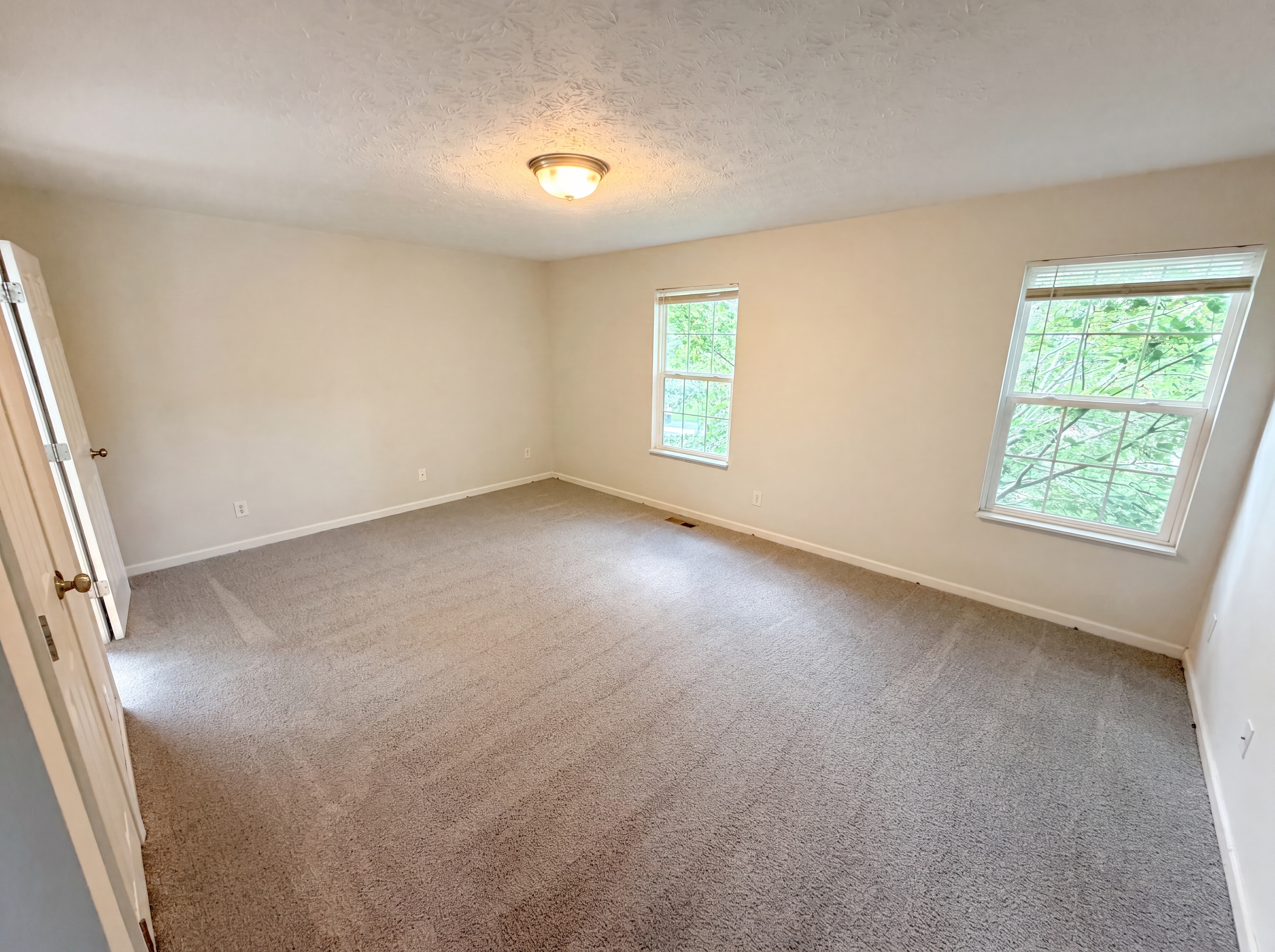 Photo 17 of 25 of 3469 Aylesford Ln, Indianapolis, IN