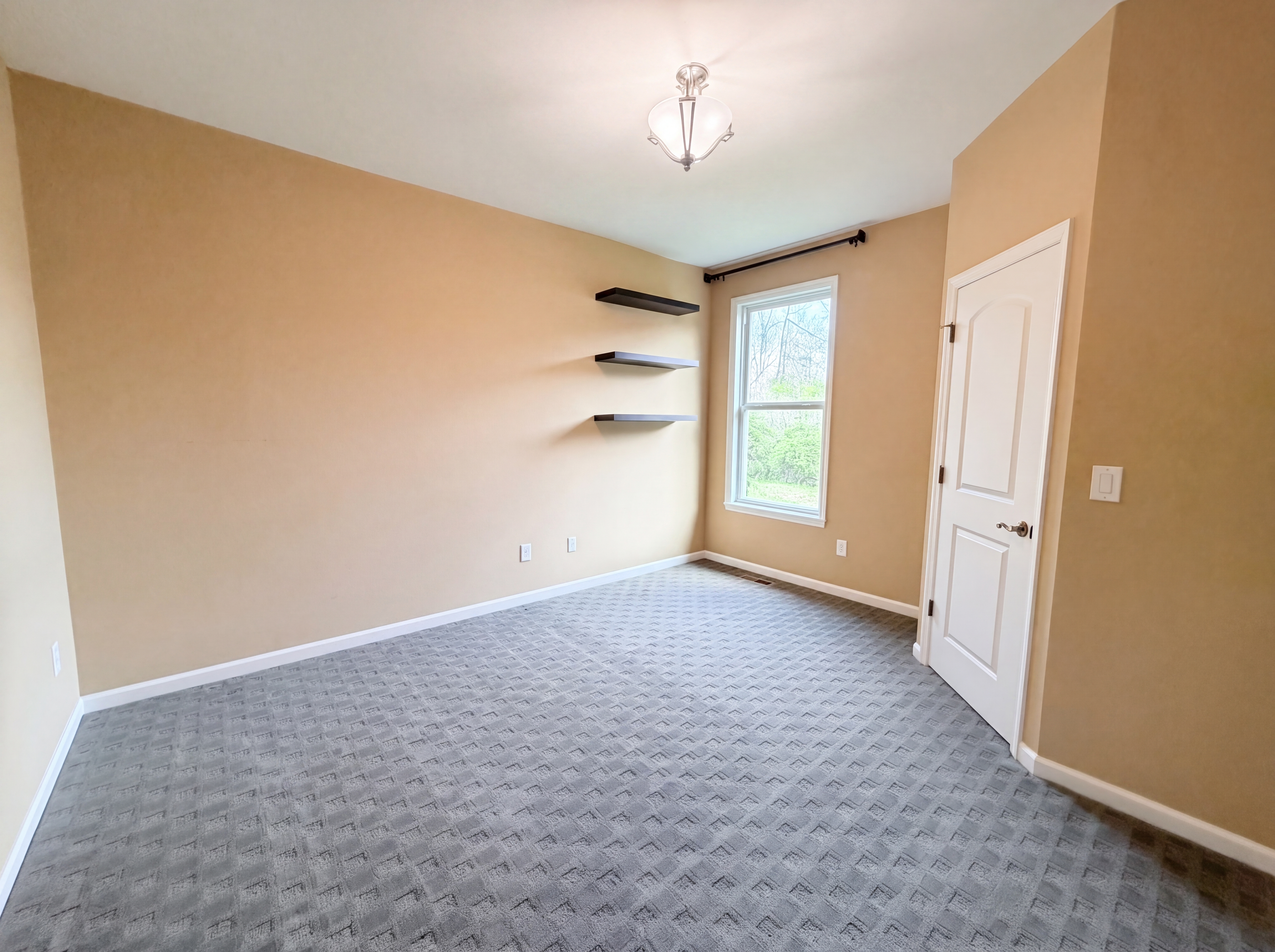 Photo 9 of 29 of 8016 Stonegate Dr, Cincinnati, OH