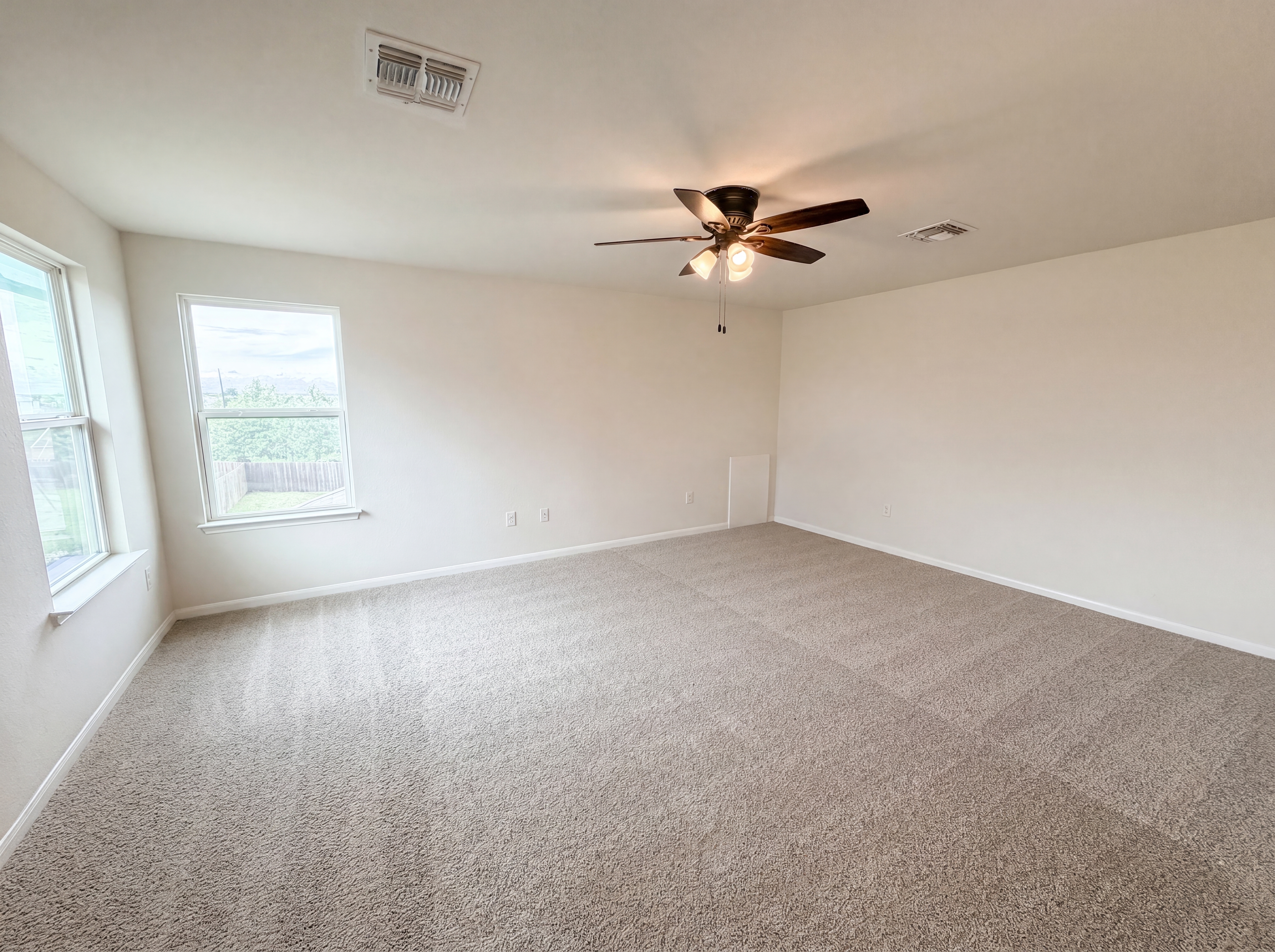 Photo 4 of 23 of 706 Luna Vista Dr, Hutto, TX