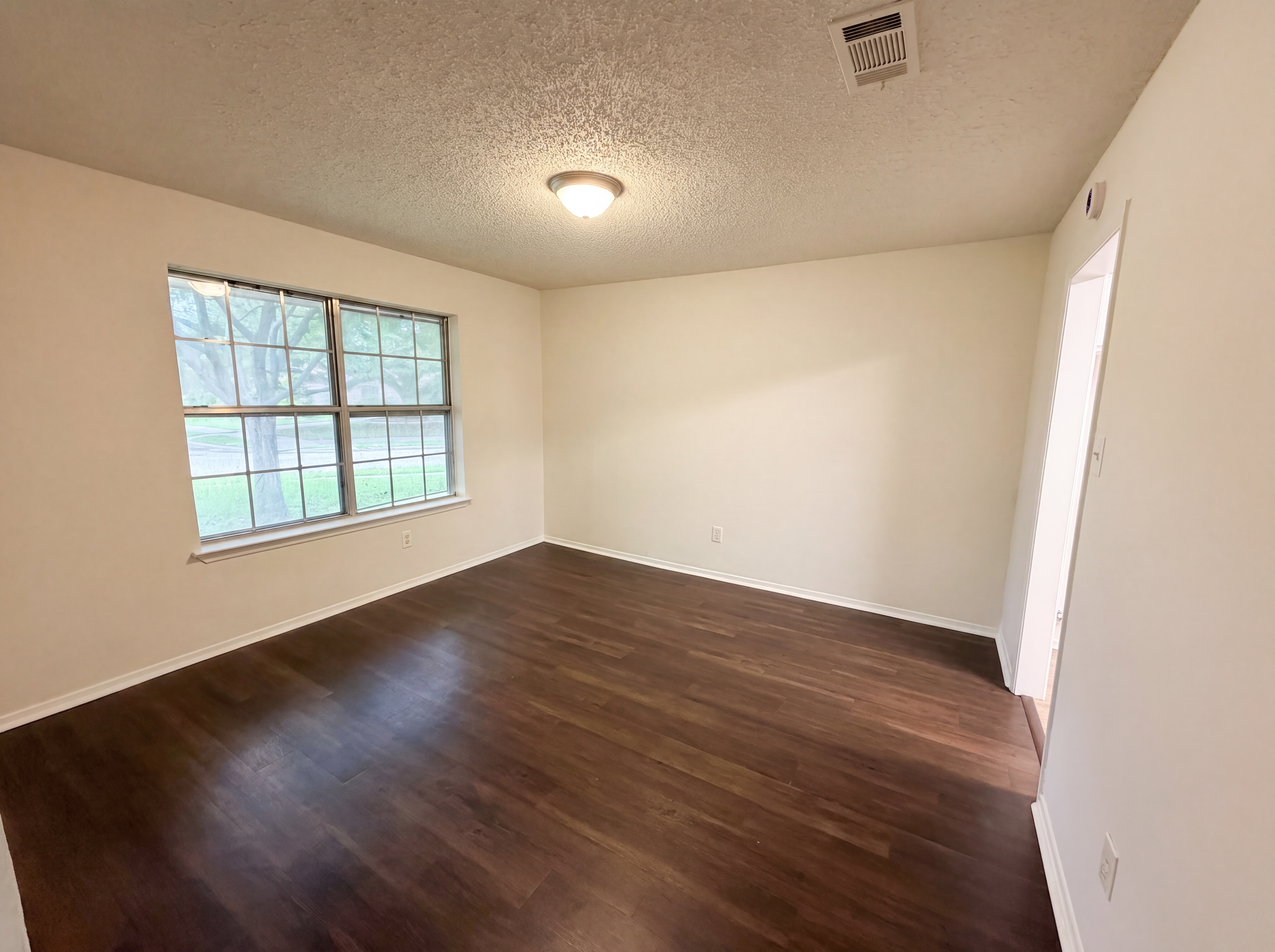 Photo 8 of 17 of 5410 Vagas Dr, Rowlett, TX