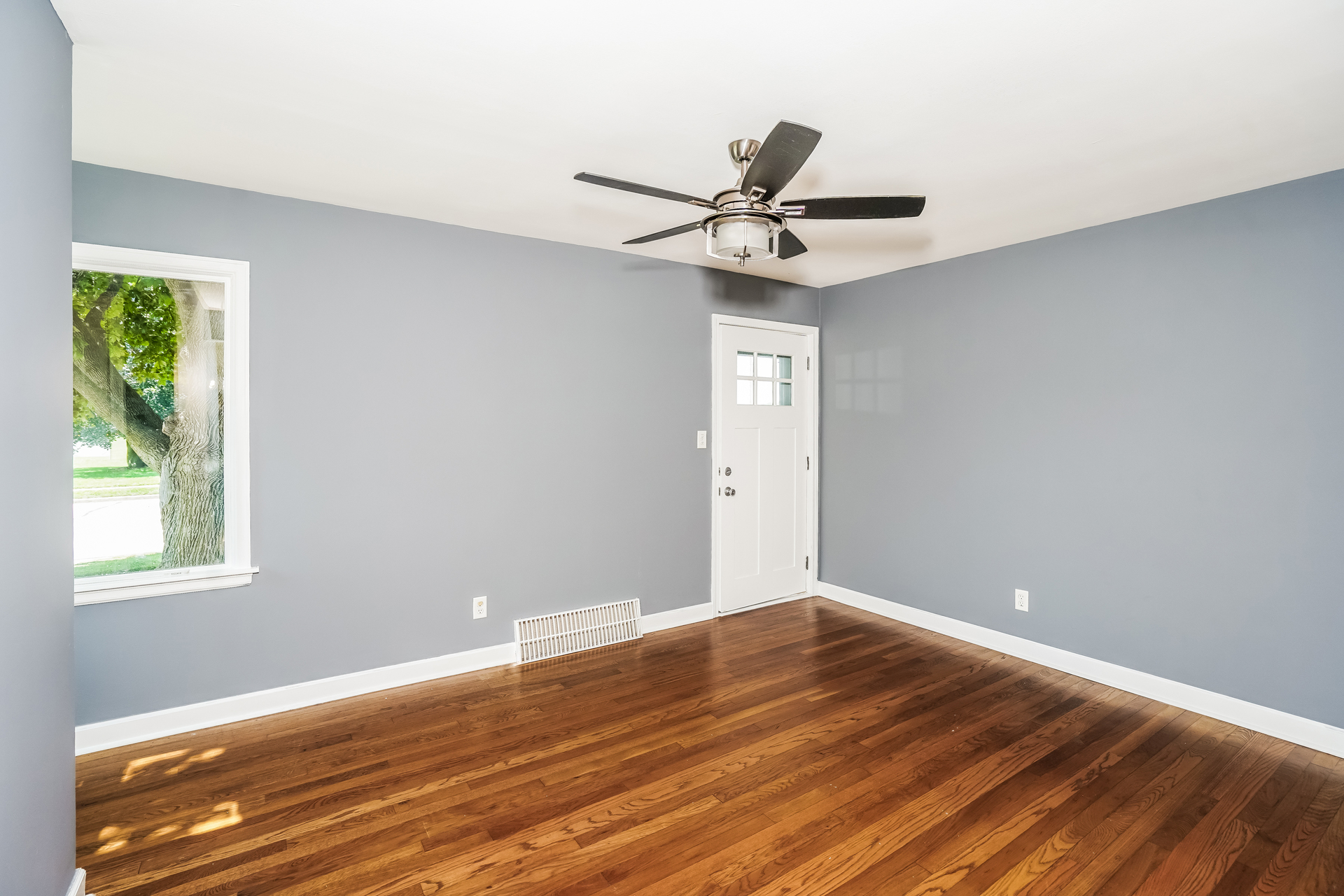 Photo 3 of 20 of 181 Walton Ave, Waukesha, WI