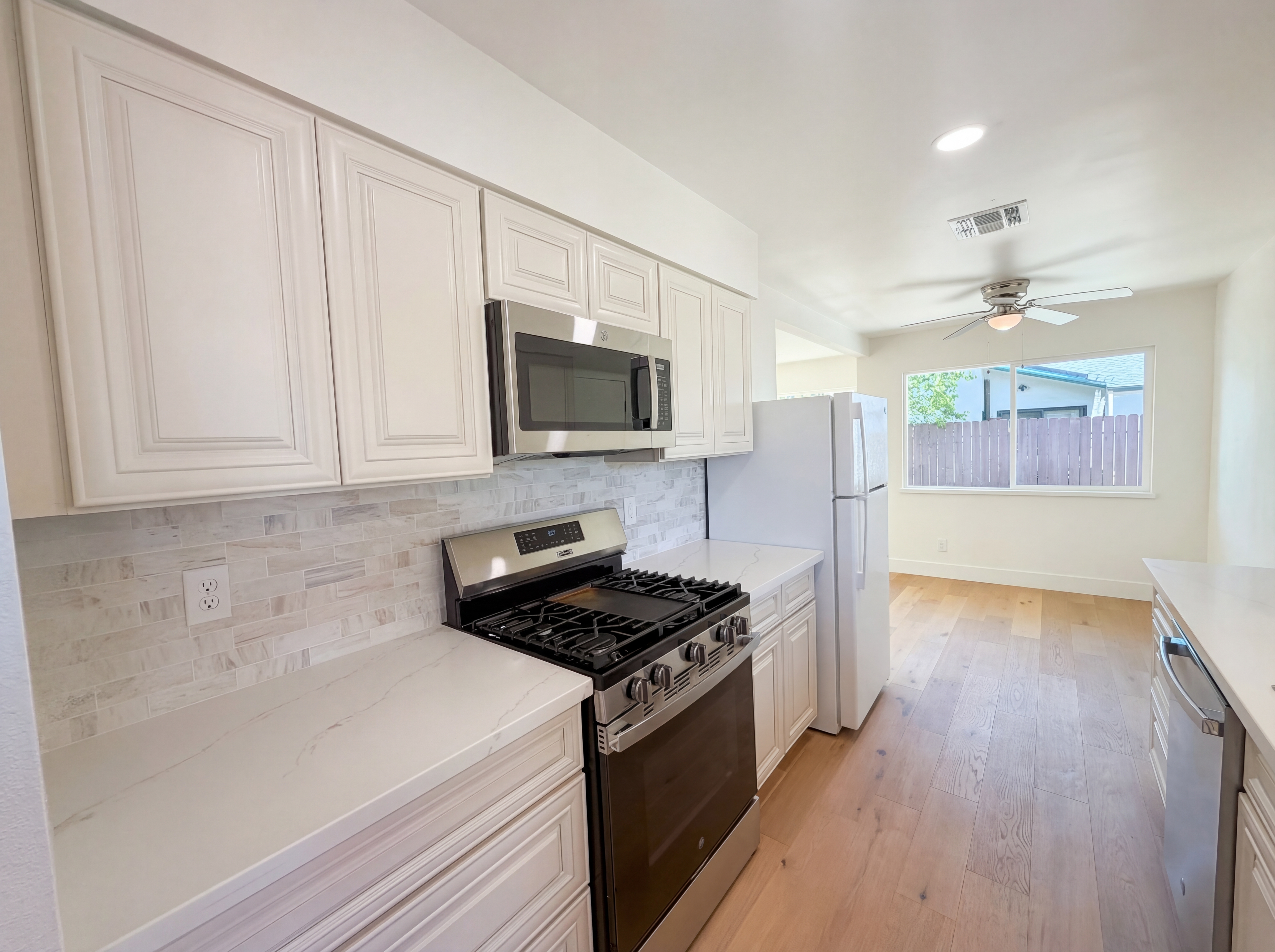 Photo 2 of 25 of 1128 Hobart Dr, Marysville, CA
