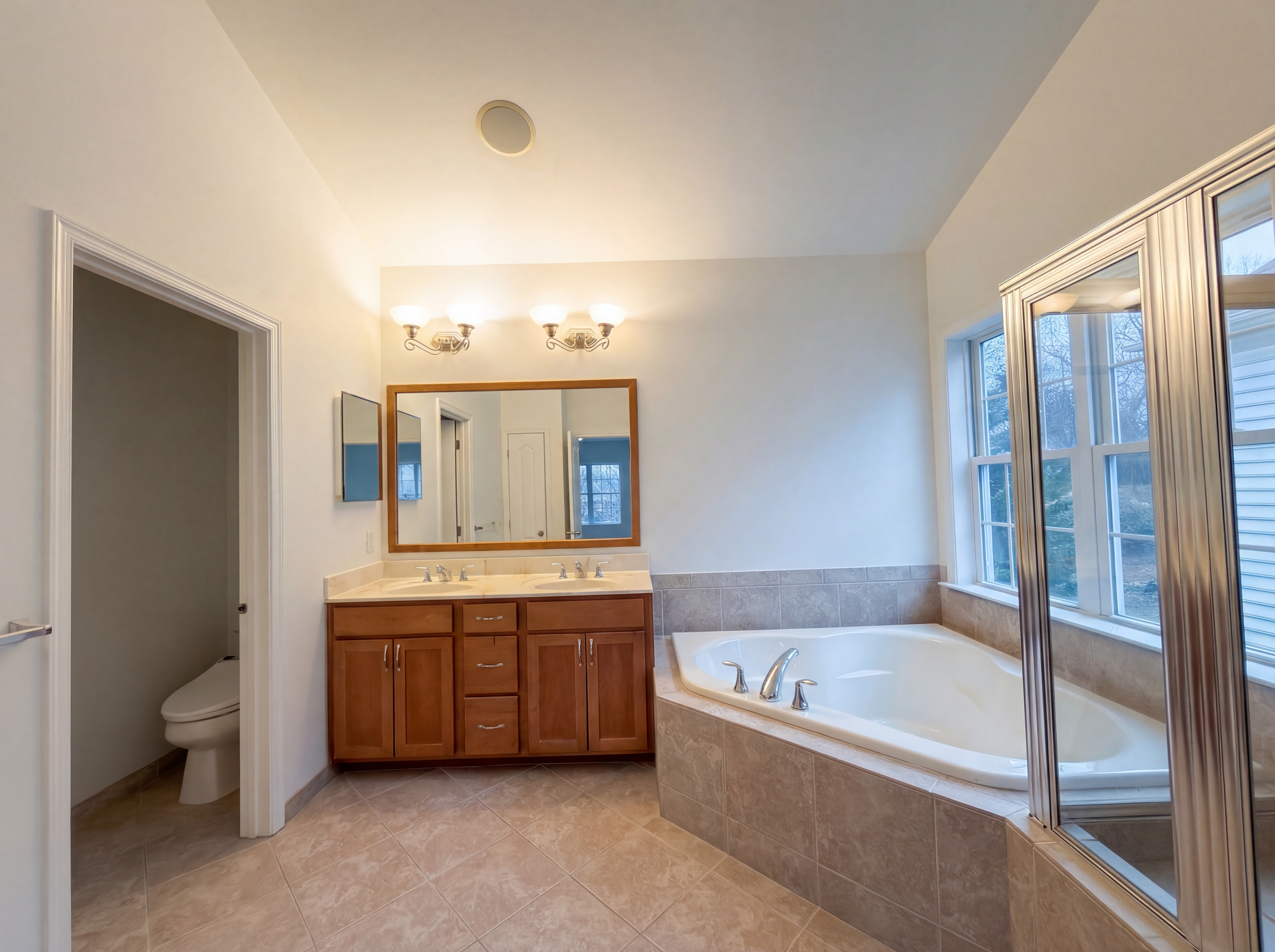 Photo 6 of 26 of 4012 Bridle Ridge Rd, Upper Marlboro, MD