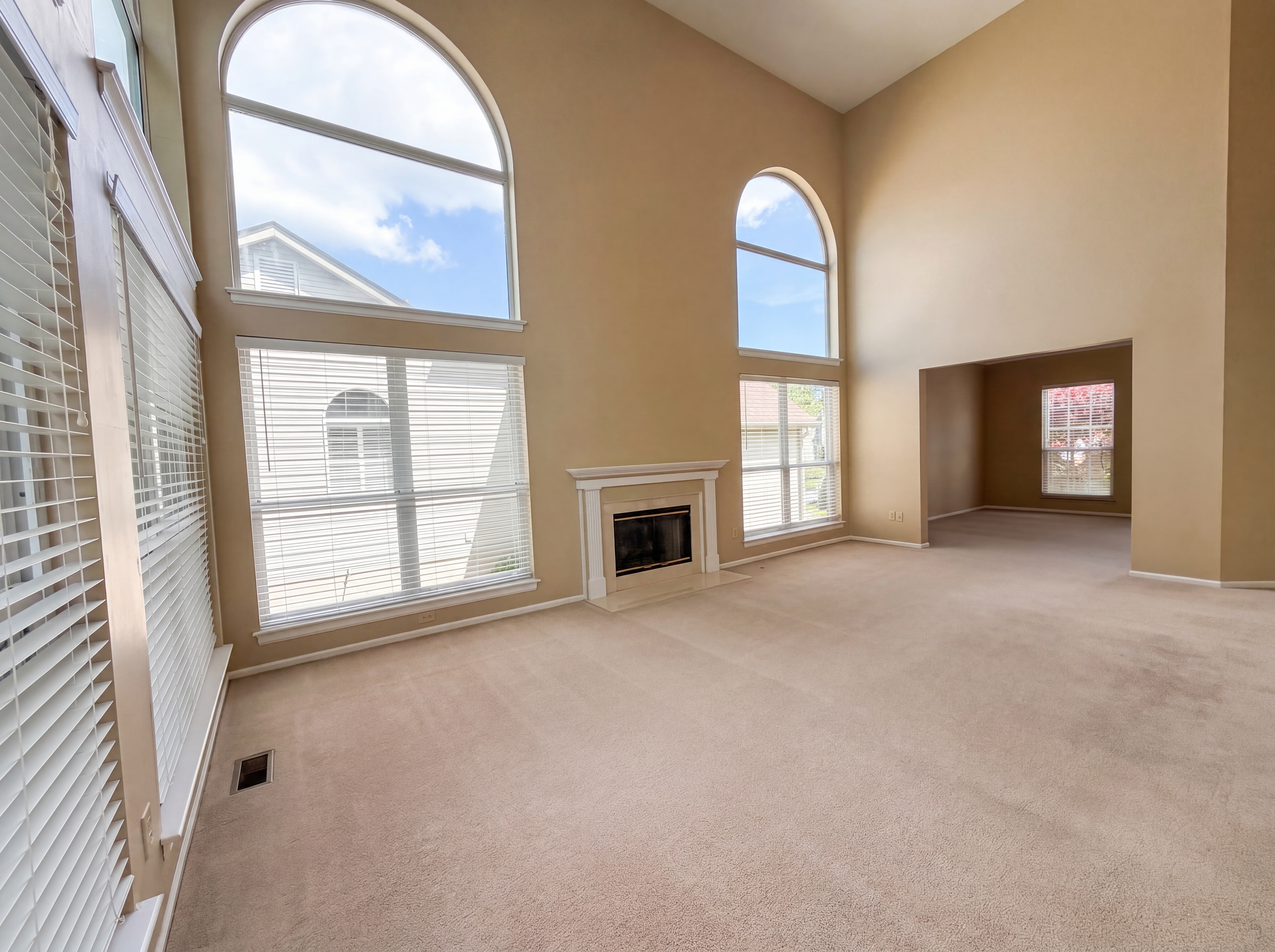 Photo 3 of 33 of 1311 Norwood Hills Dr, O Fallon, MO
