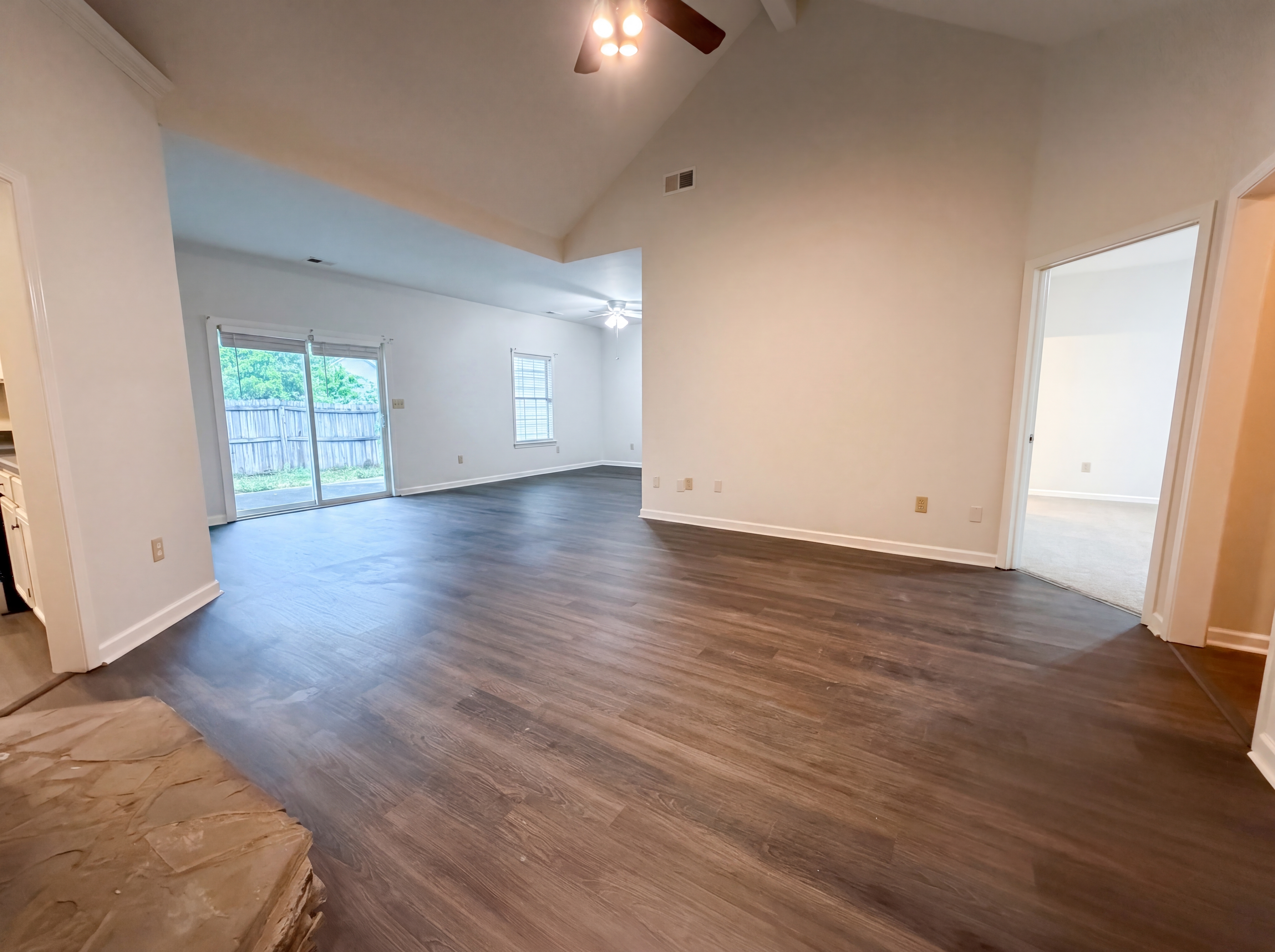 Photo 8 of 20 of 101 Cambridge Pointe Dr, Alabaster, AL