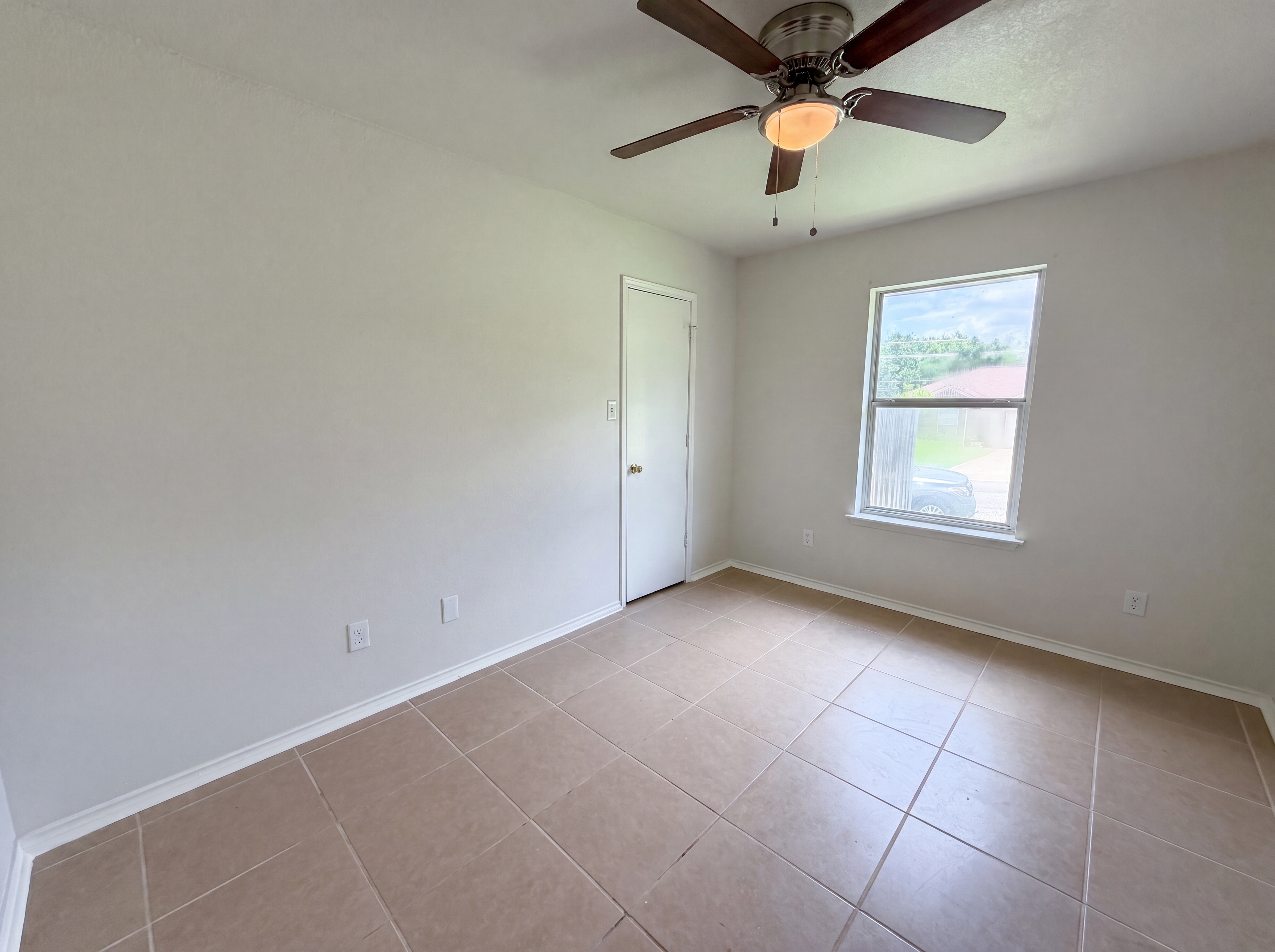 Photo 11 of 17 of 10740 Southern Trace Cir, Flint, TX