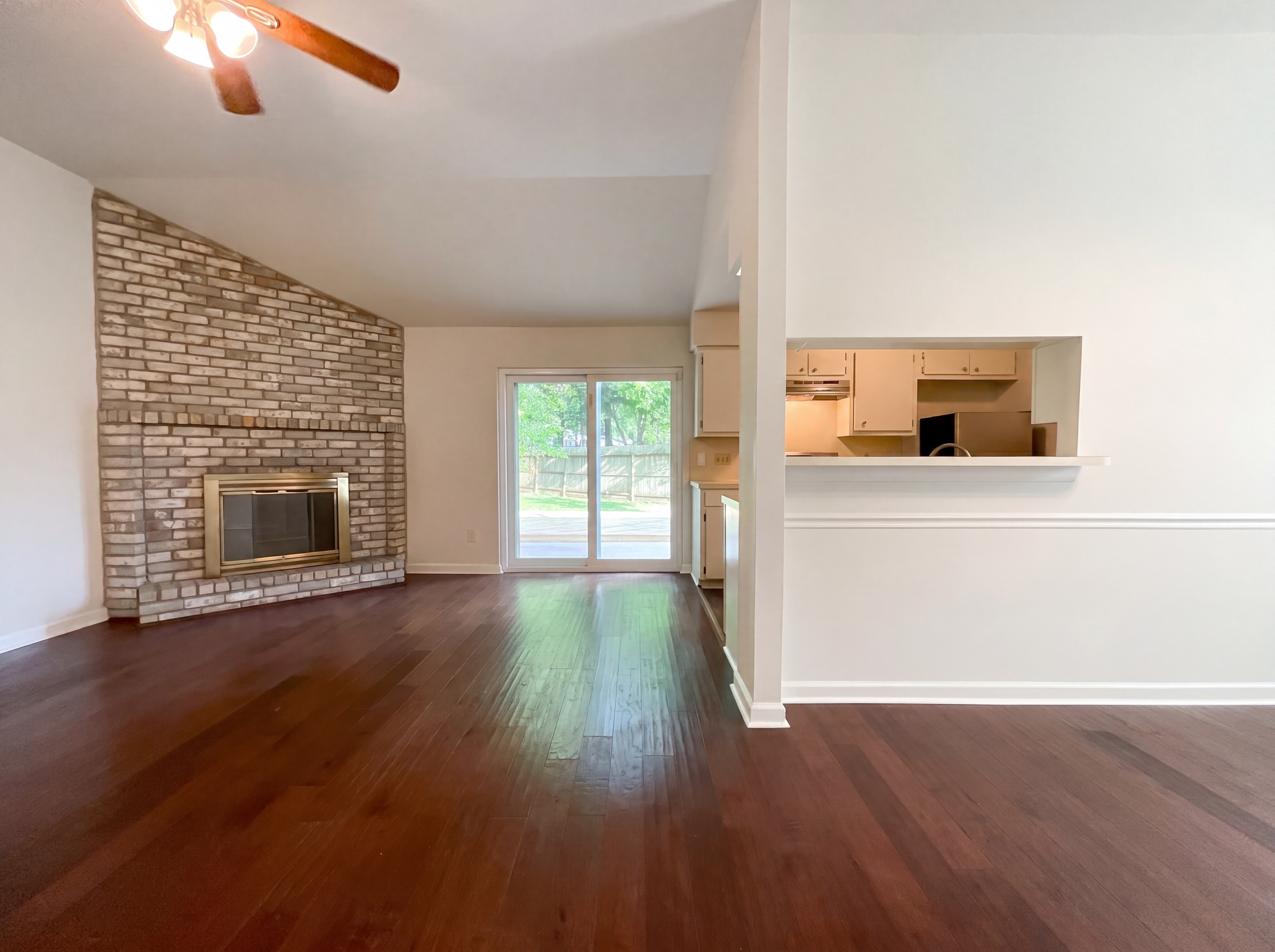Photo 3 of 16 of 410 E Little Oak Ct, Spring, TX