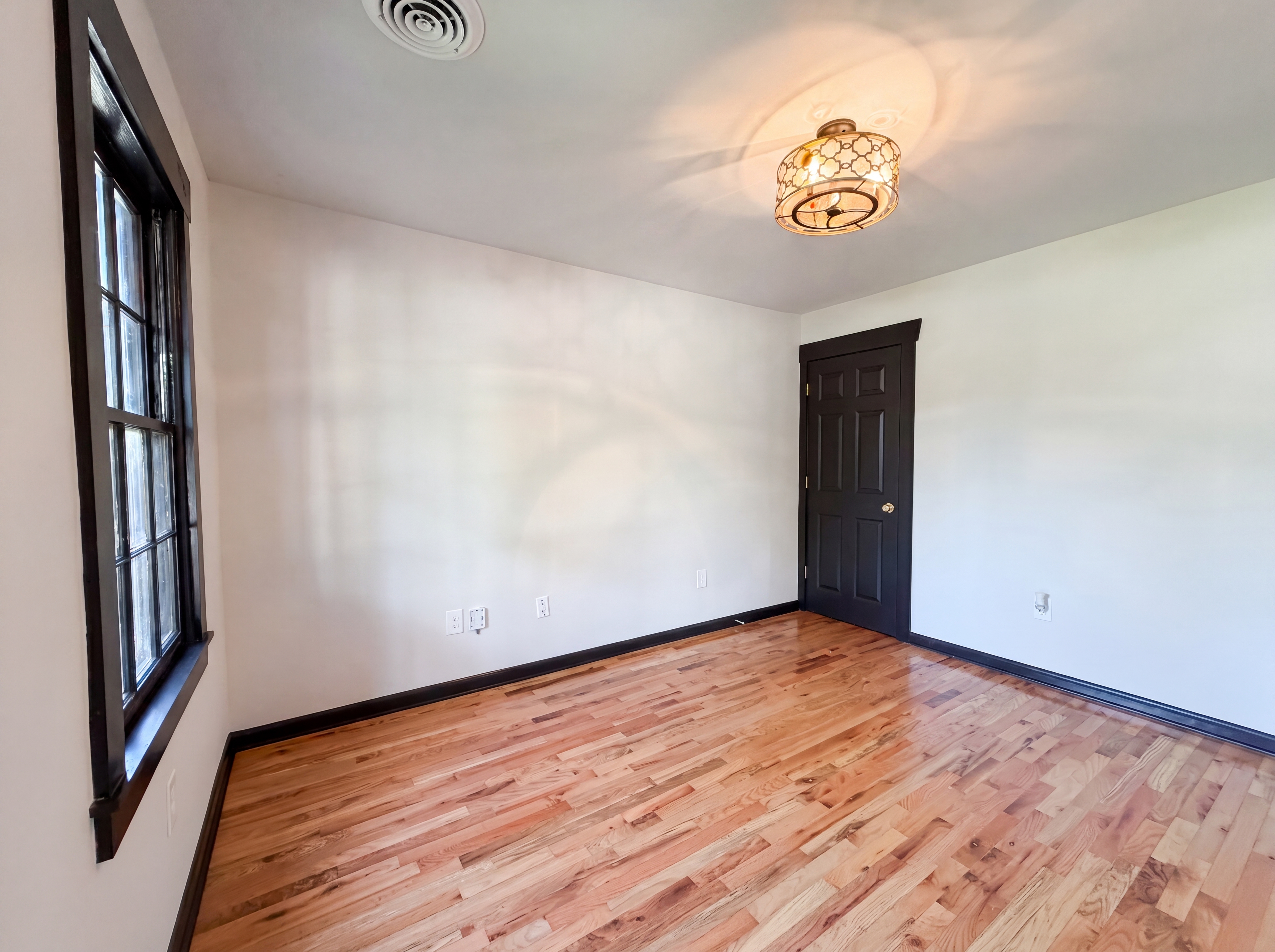 Photo 6 of 20 of 509 Drake Ave, Nashville, TN