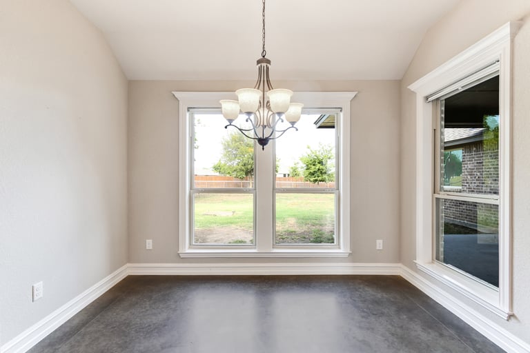Photo 12 of 25 - 5655 Gebron Ct, Fort Worth, TX 76126