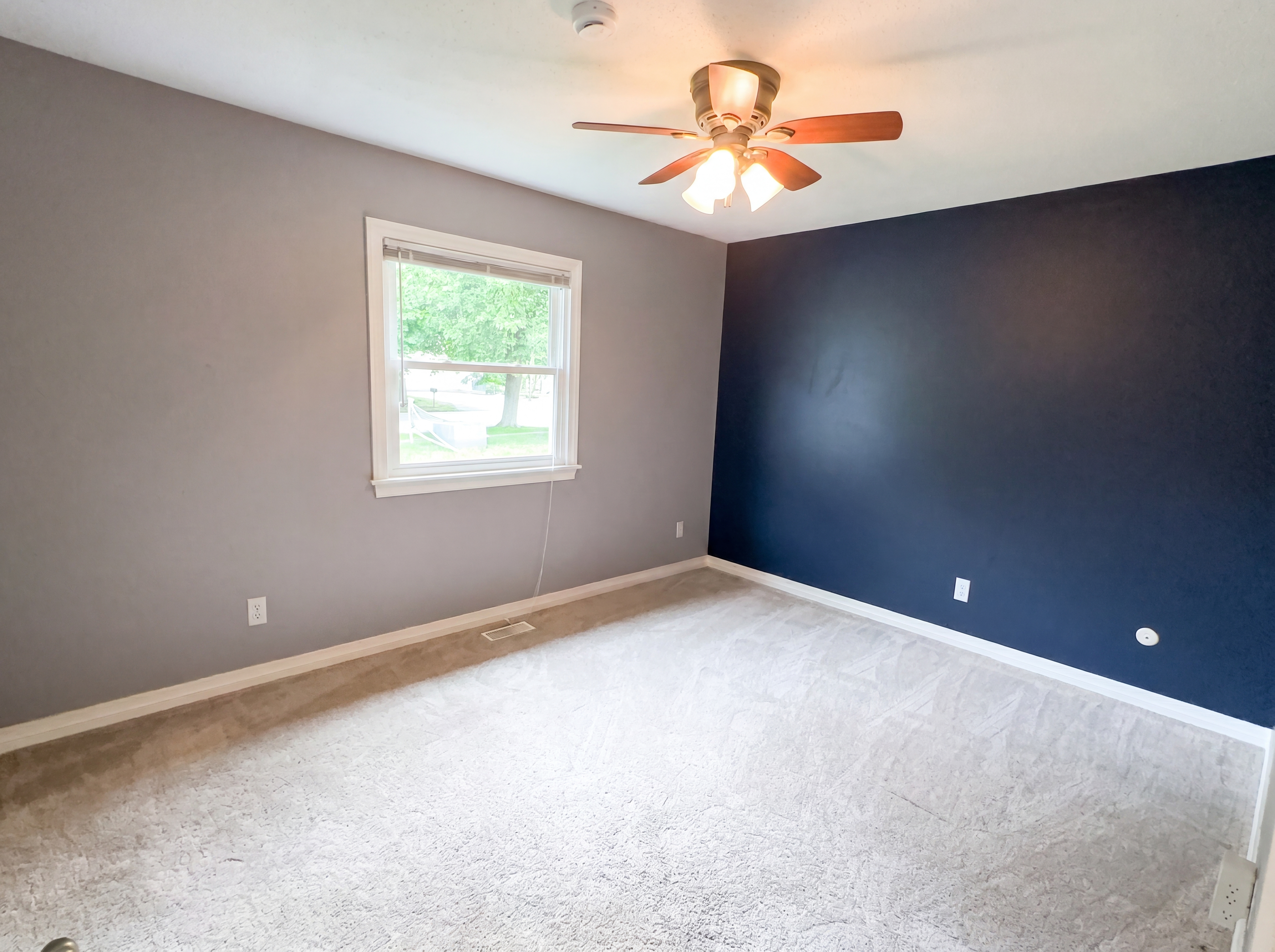 Photo 15 of 22 of 1901 Summit Dr, Urbana, IL