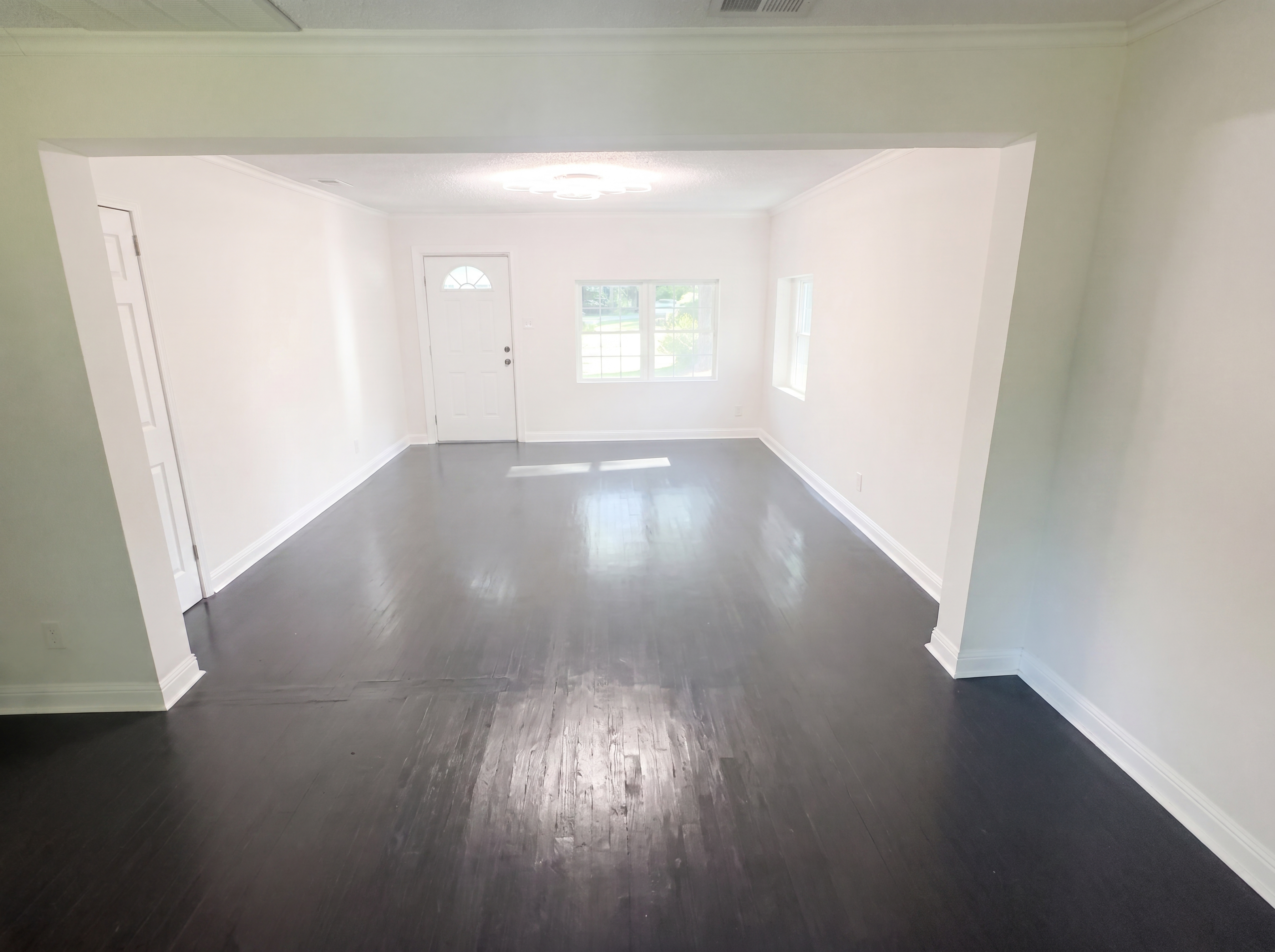Photo 3 of 21 of 601 Community Dr, Waycross, GA