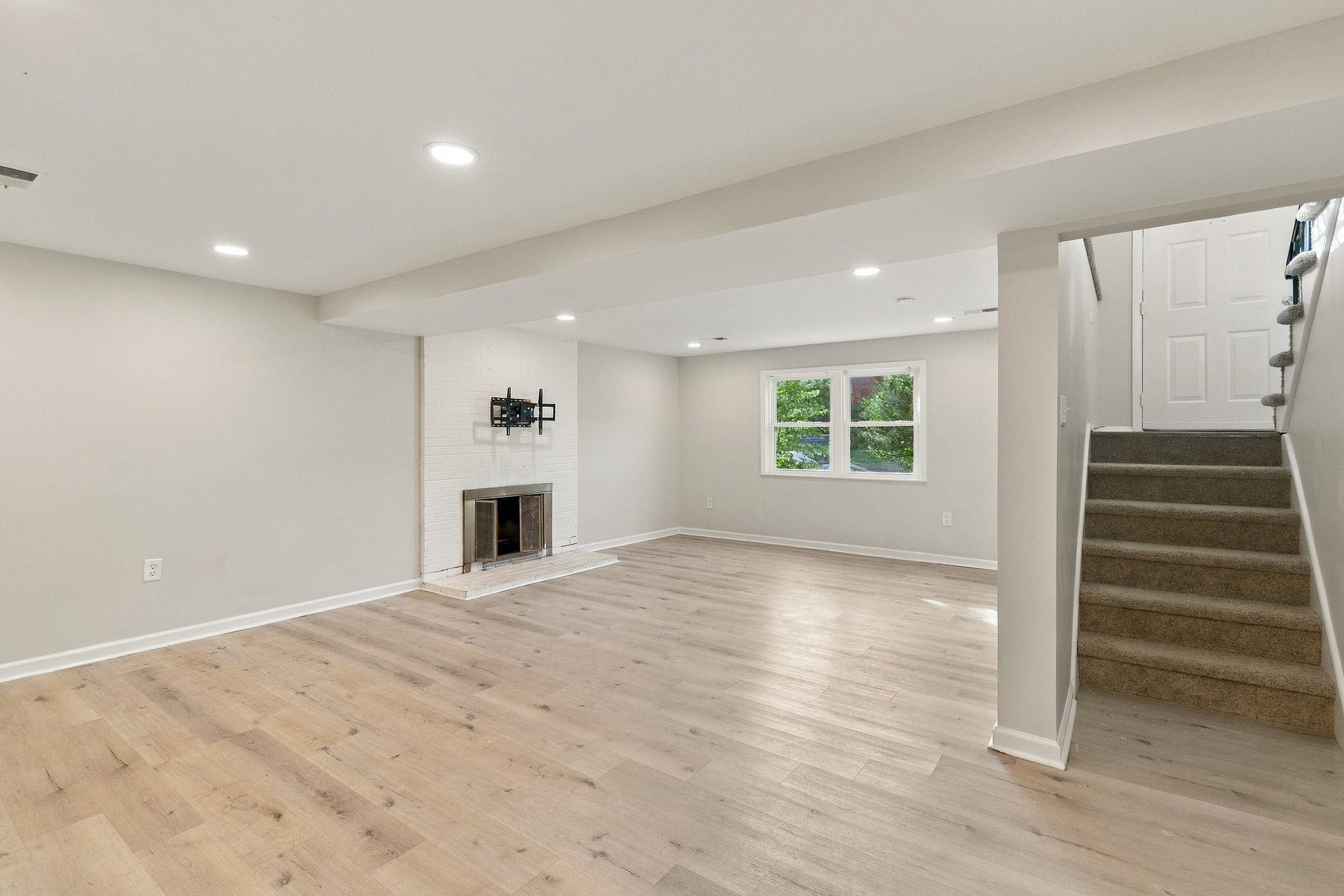 Photo 8 of 20 of 13449 Nascoby Ln, Woodbridge, VA