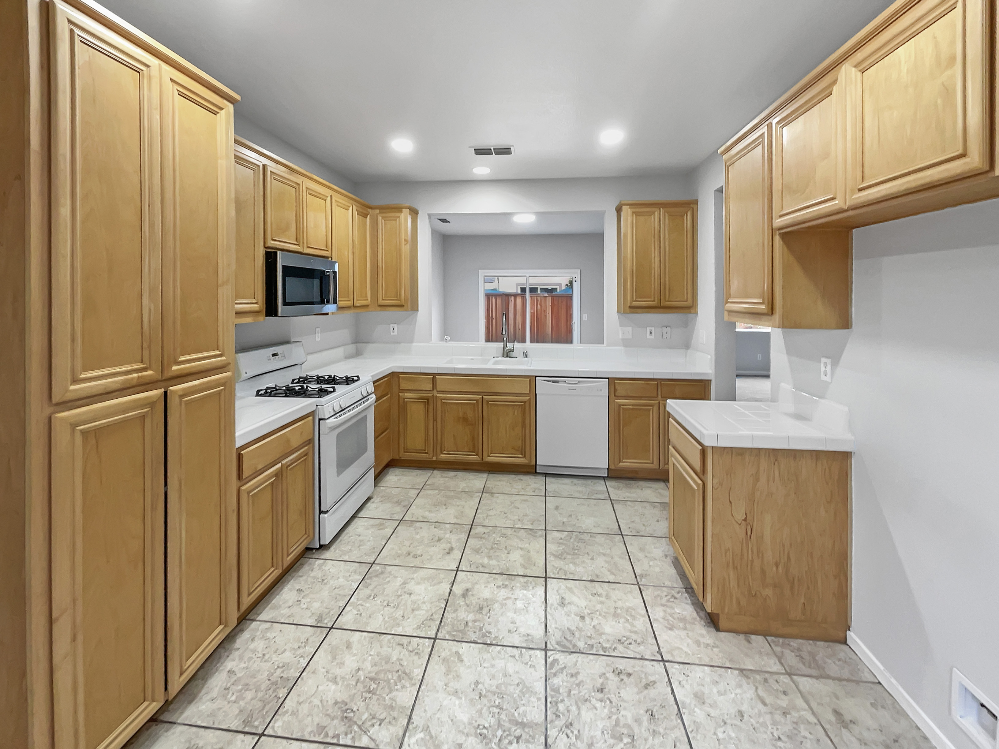 Photo 7 of 23 of 4455 Meadow Valley Cir, Fairfield, CA