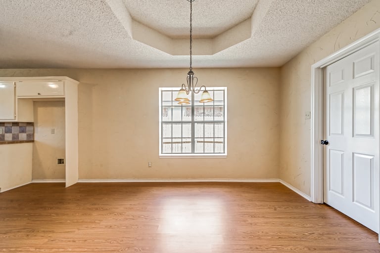 Photo 15 of 32 - 6805 Hadley Dr, North Richland Hills, TX 76182