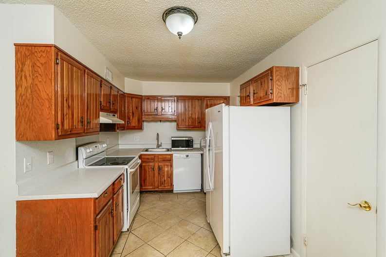 Property photo 2 of 44 S 200th East Ave