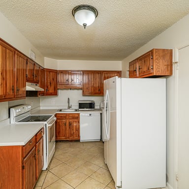 Property photo 2 of 44 S 200th East Ave