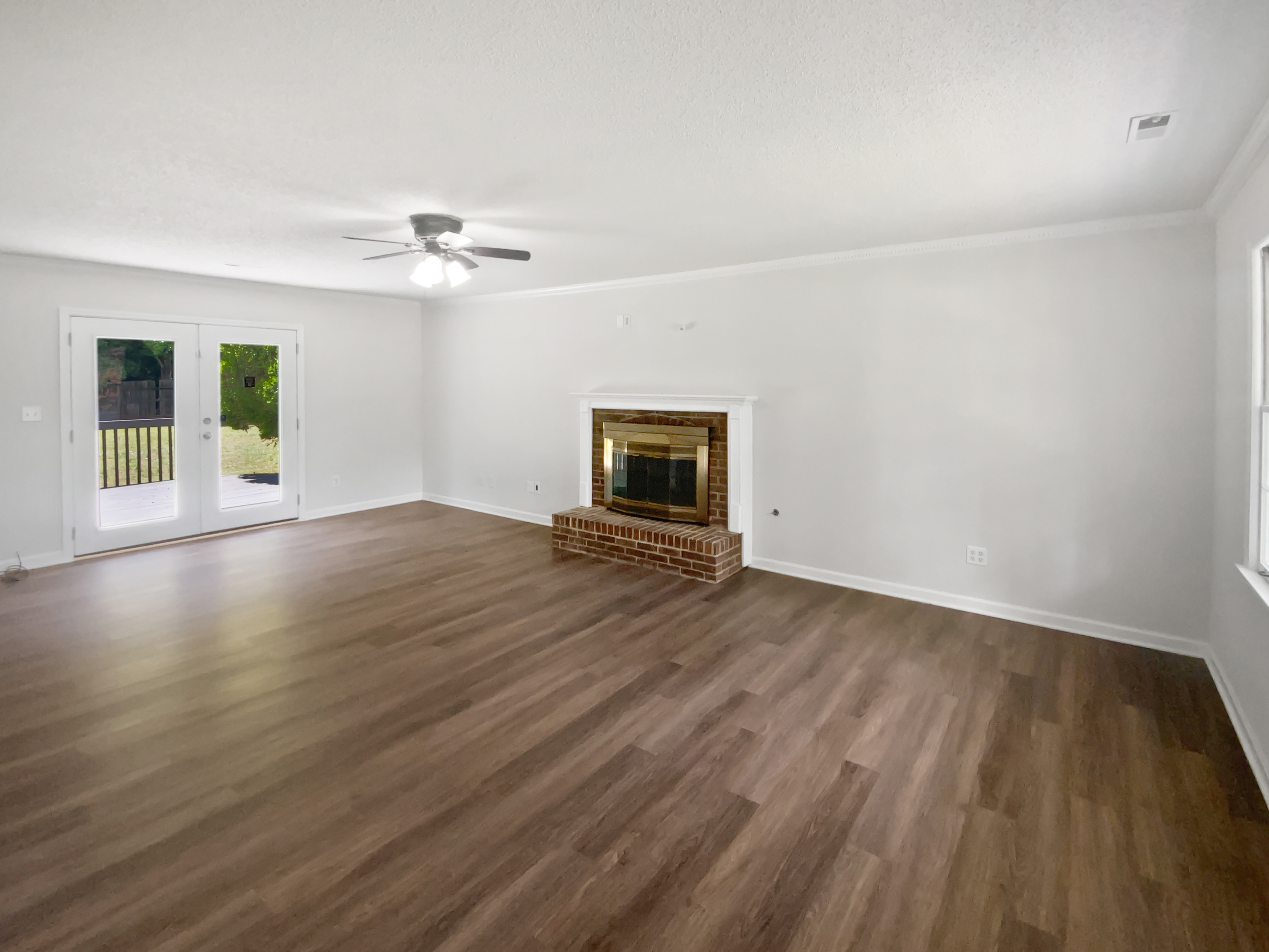 Photo 3 of 29 of 225 Woodfield Ct, McDonough, GA