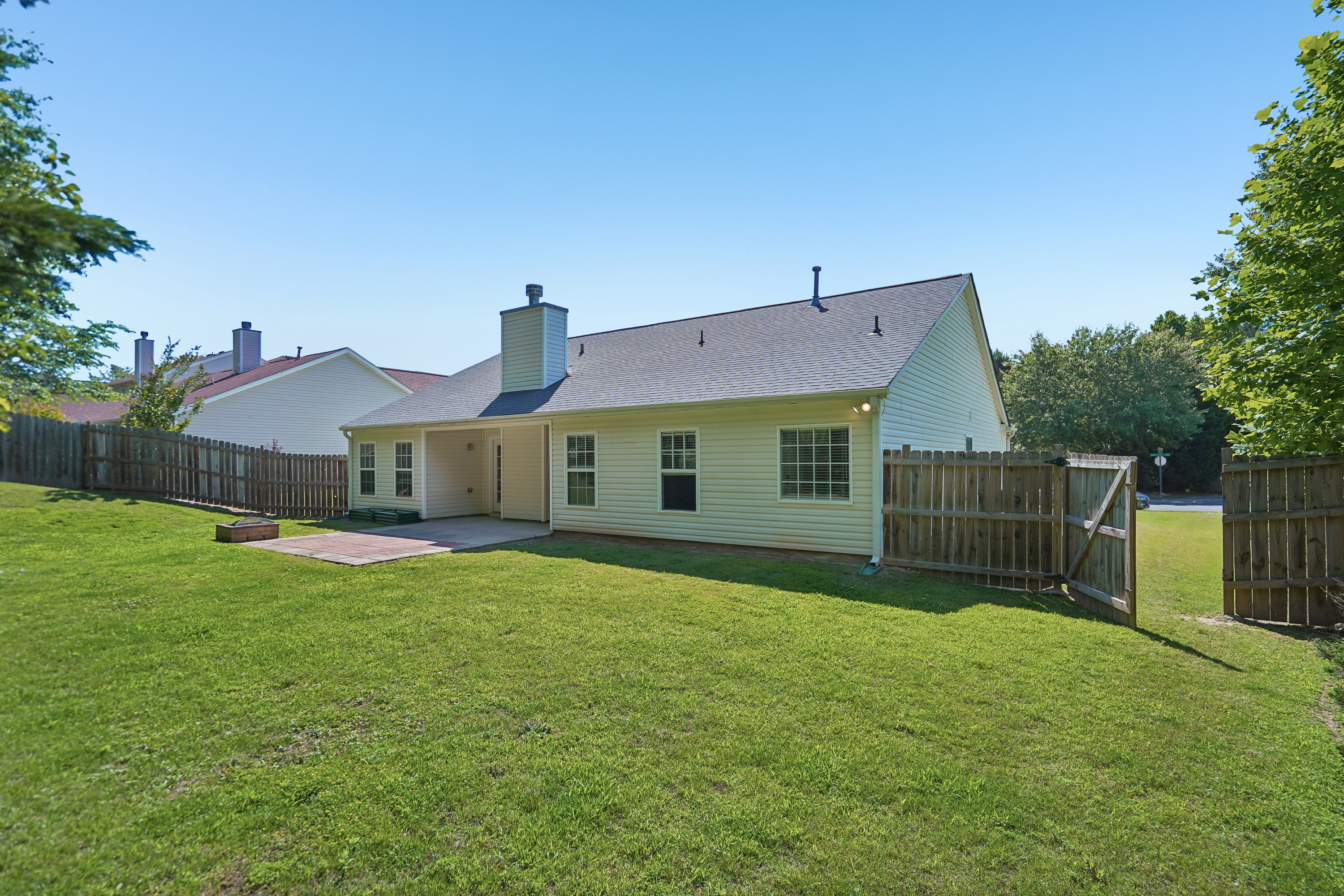 Photo 5 of 31 of 2213 Skylar Leigh Dr, Buford, GA