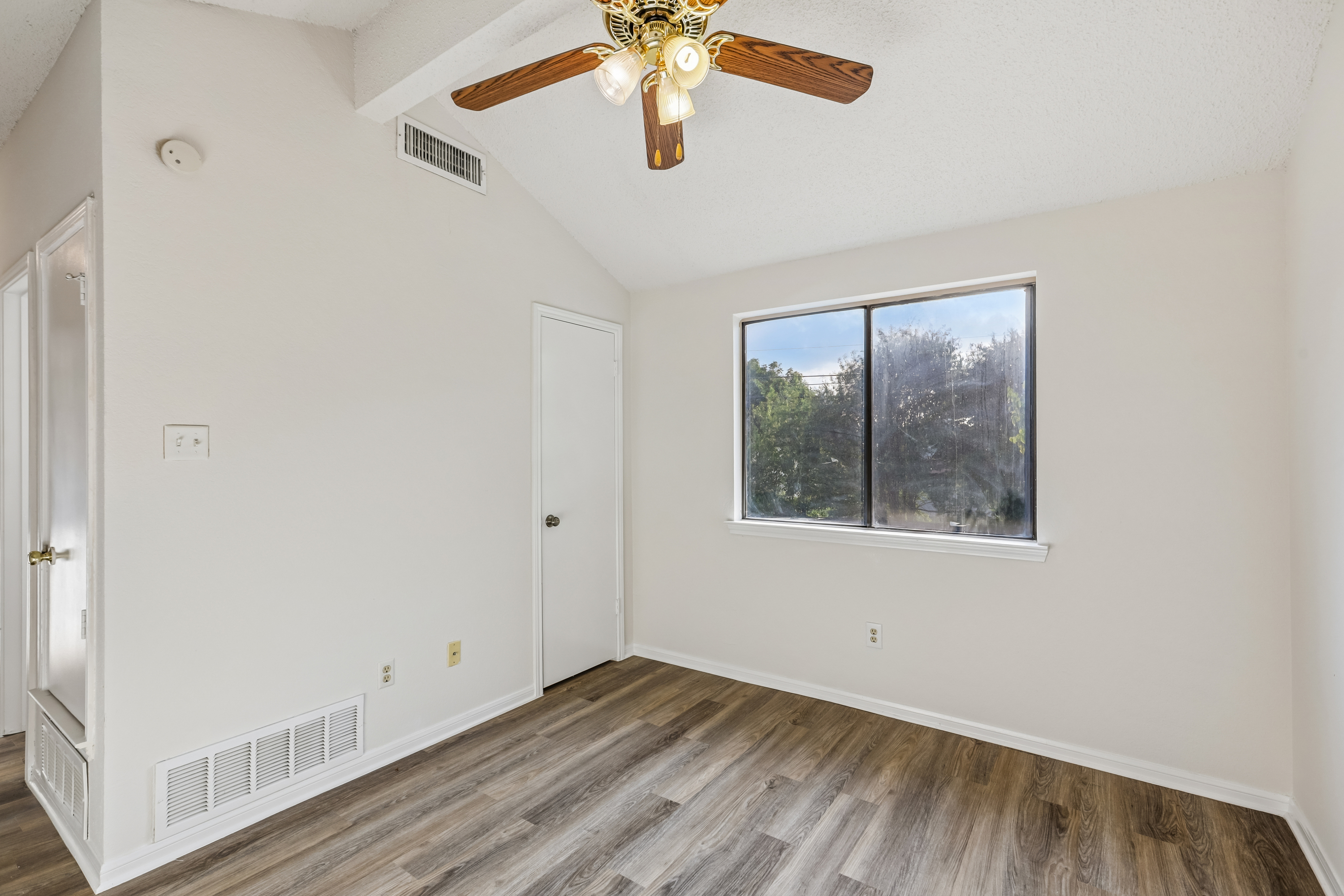 Photo 4 of 22 of 4508 Mesa Dr, Killeen, TX