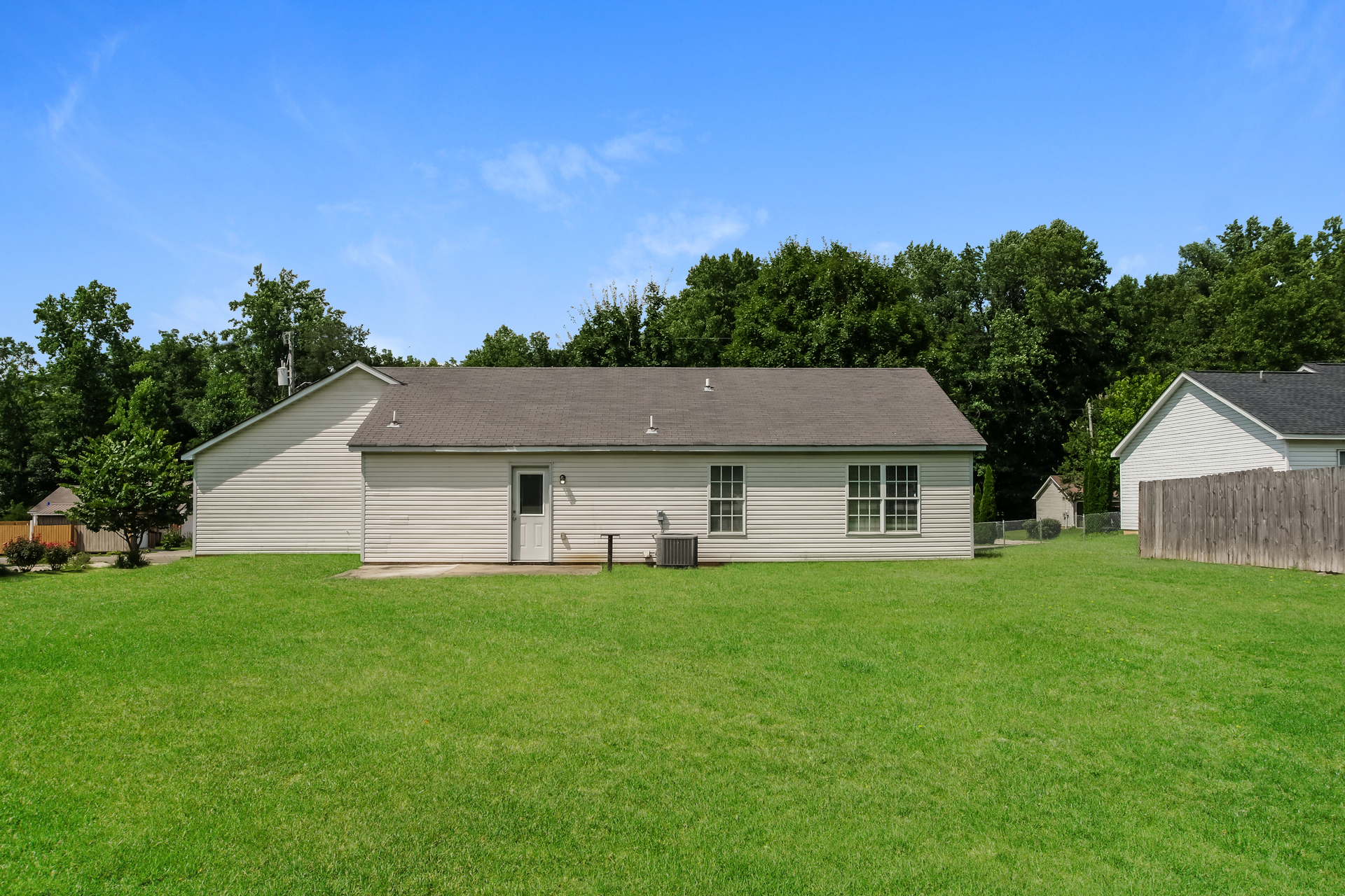 Photo 19 of 21 of 338 Buffalo Creek Dr, Toney, AL