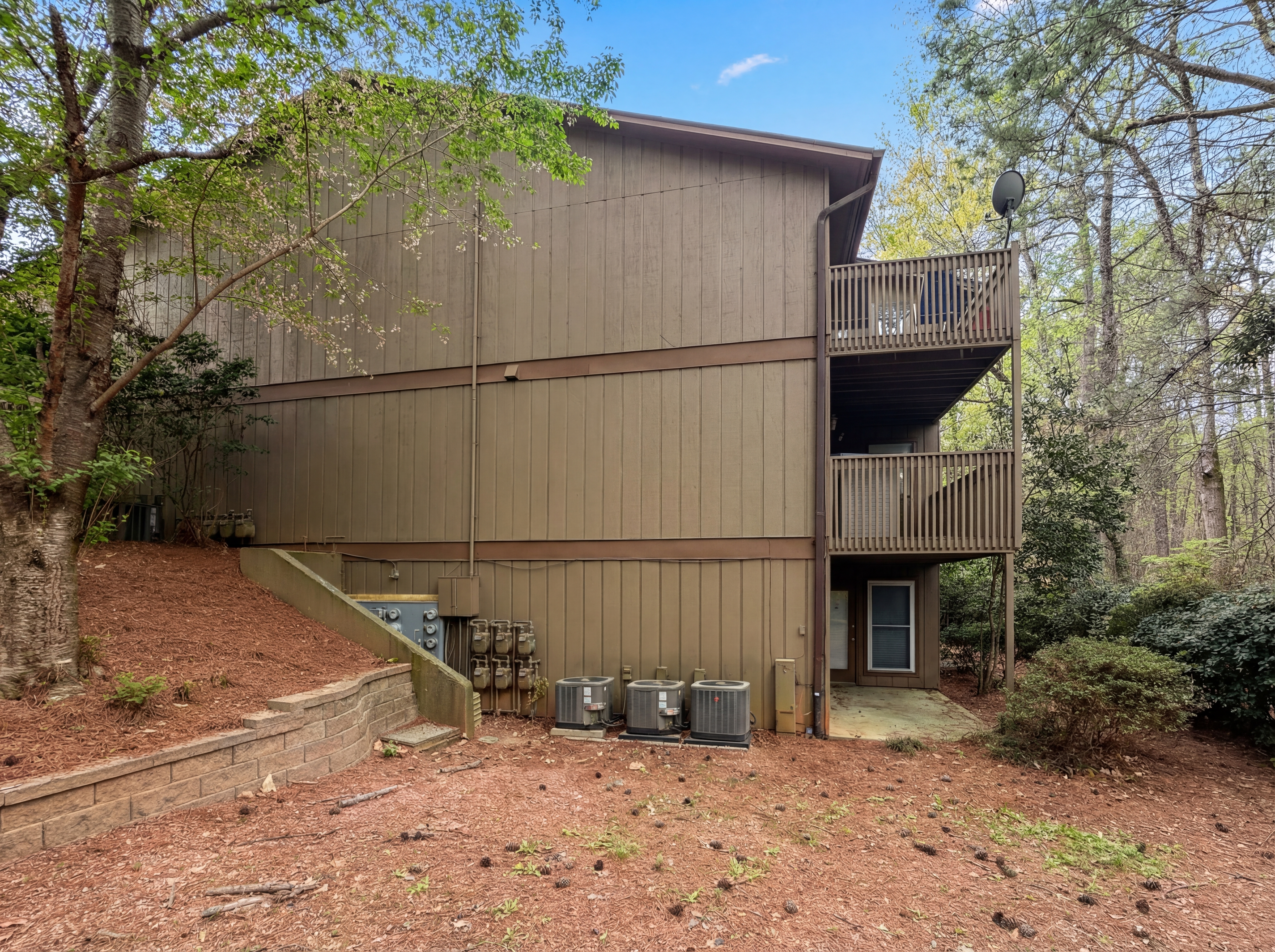 Photo 21 of 24 of 1013 Dunbar Dr, Atlanta, GA