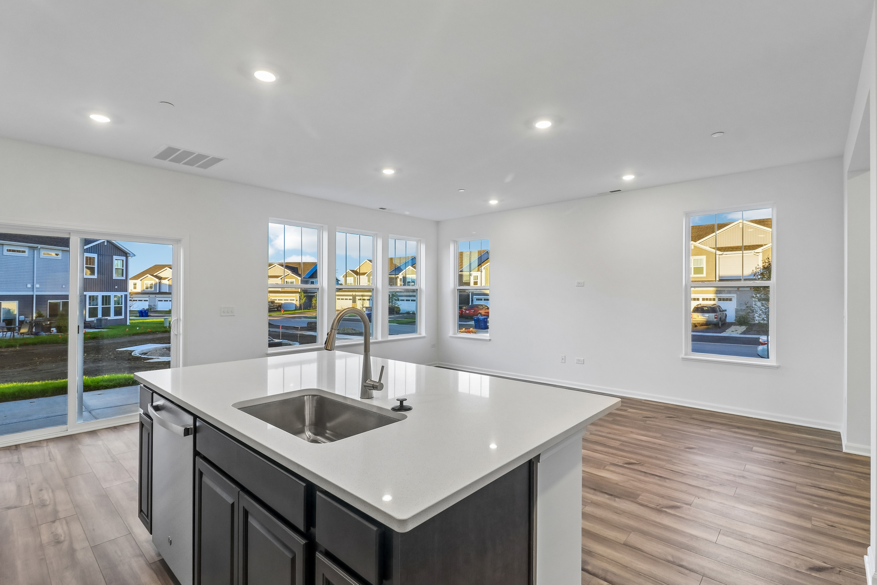 Photo 9 of 28 of 643 Cassia Ct, Crystal Lake, IL