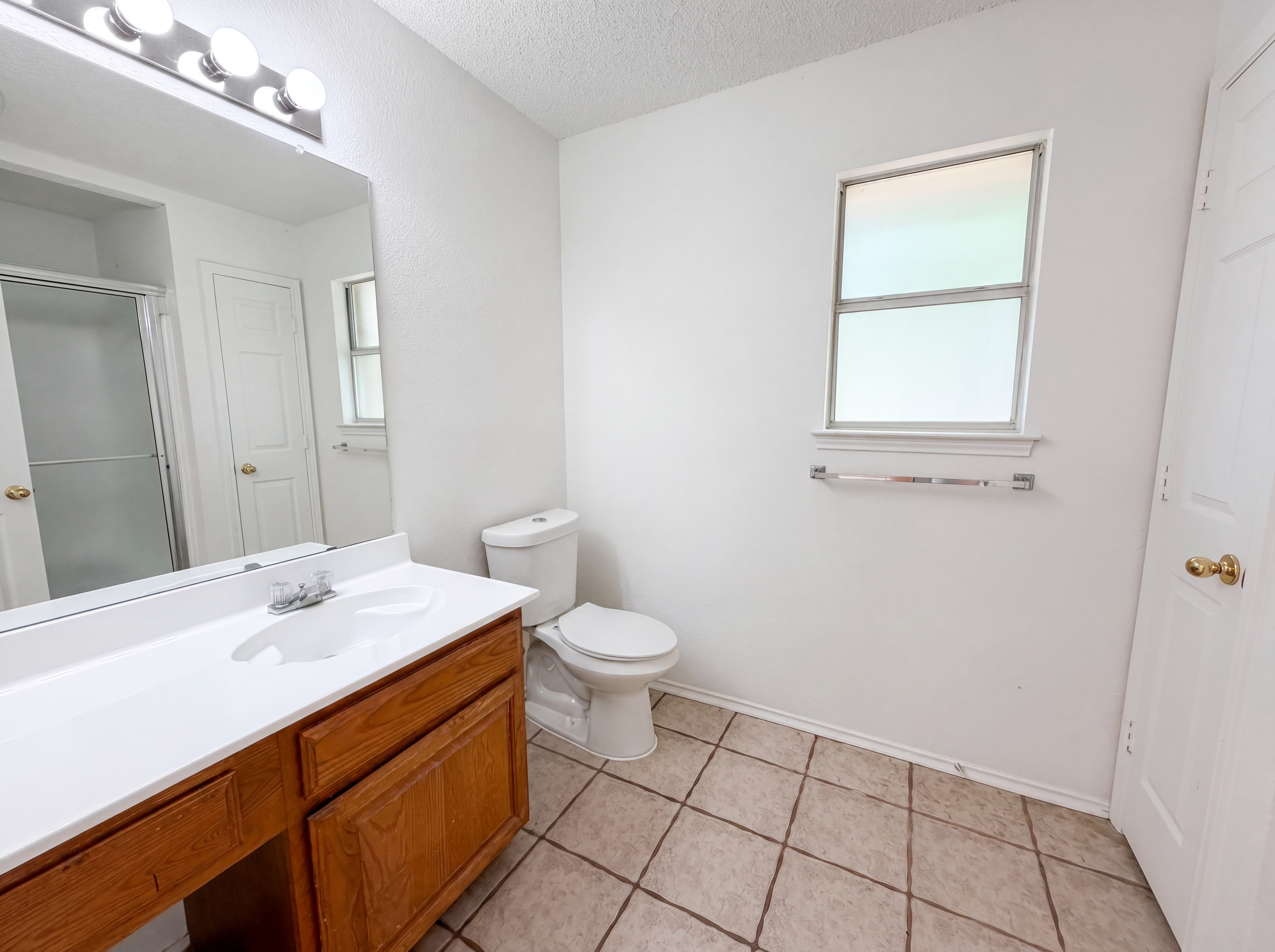 Photo 13 of 16 of 1233 Windy Meadows Dr, Burleson, TX